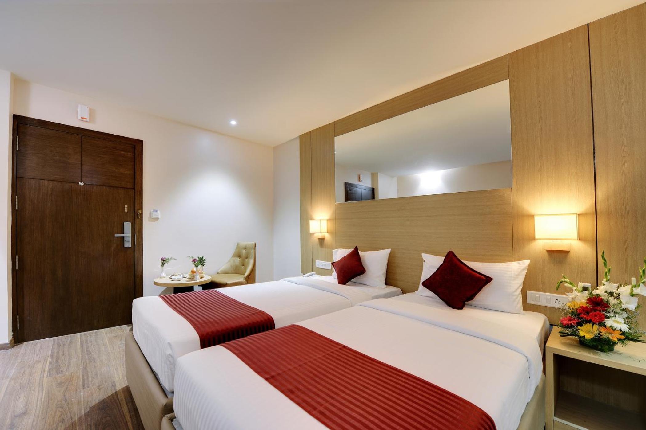 Standard Double or Twin Room - Photo 11