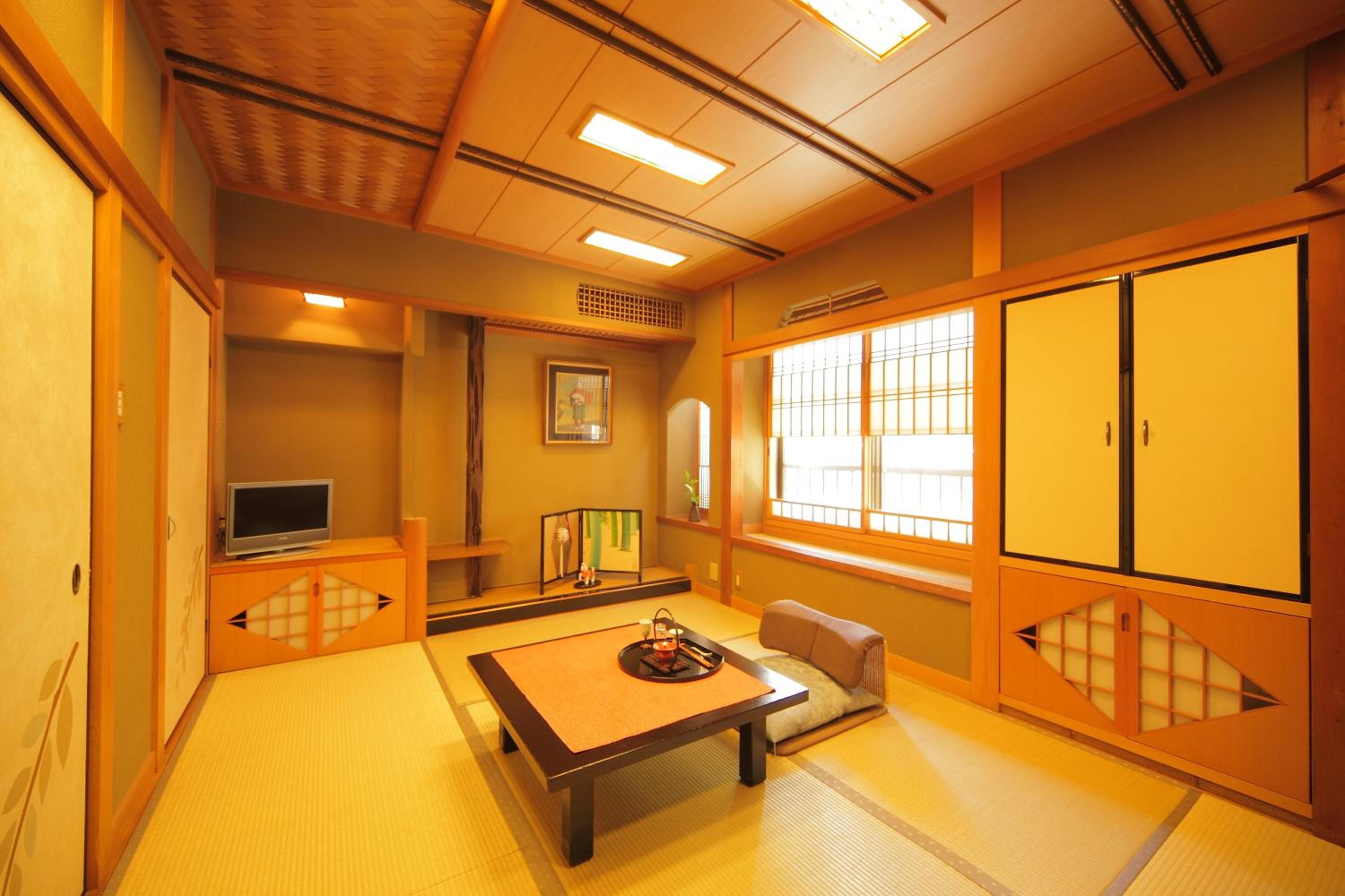 Japanese-Style Single Room with Shared Bathroom (One Adult Only)