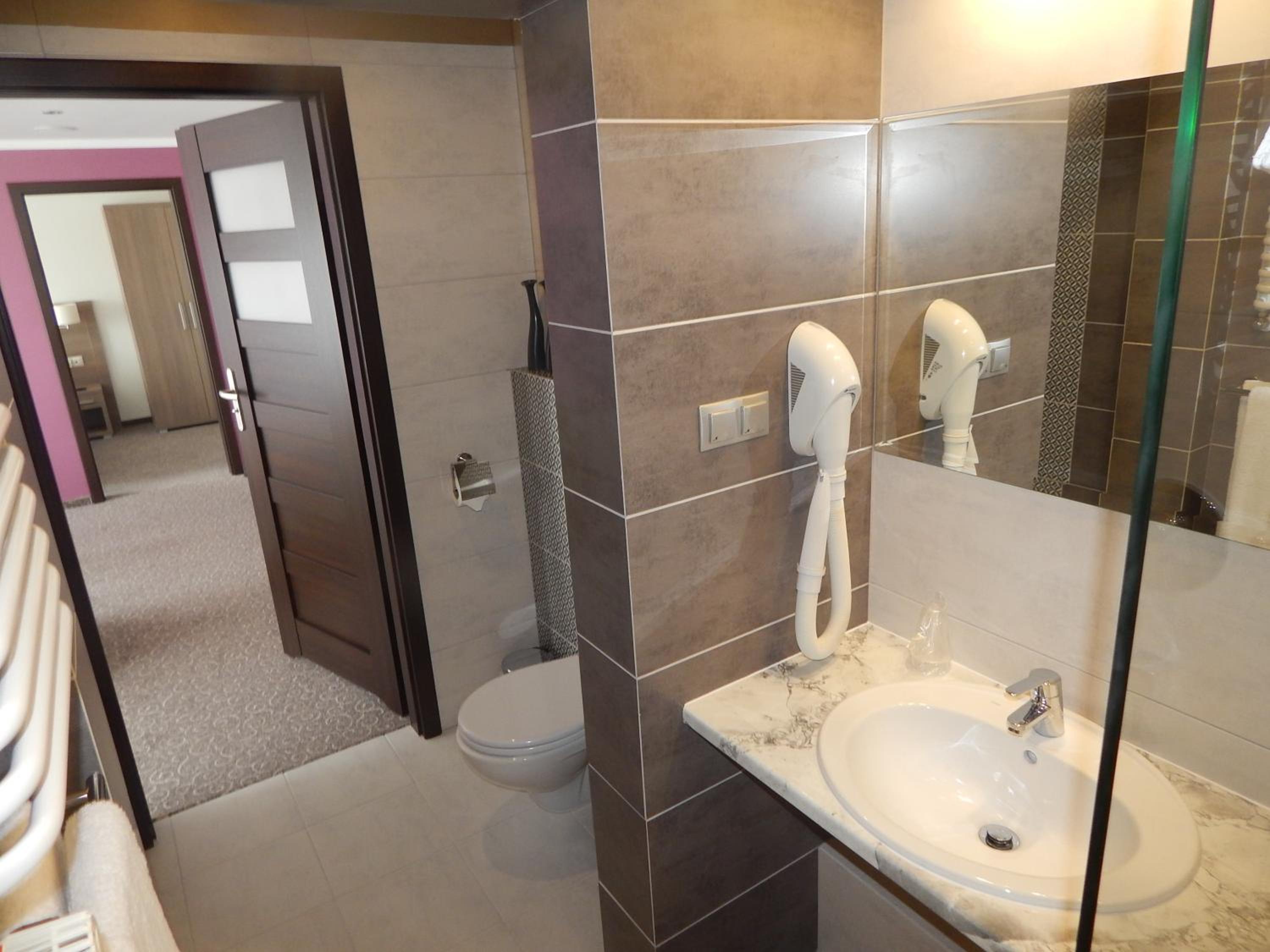 Deluxe Double or Twin Room - Photo 8