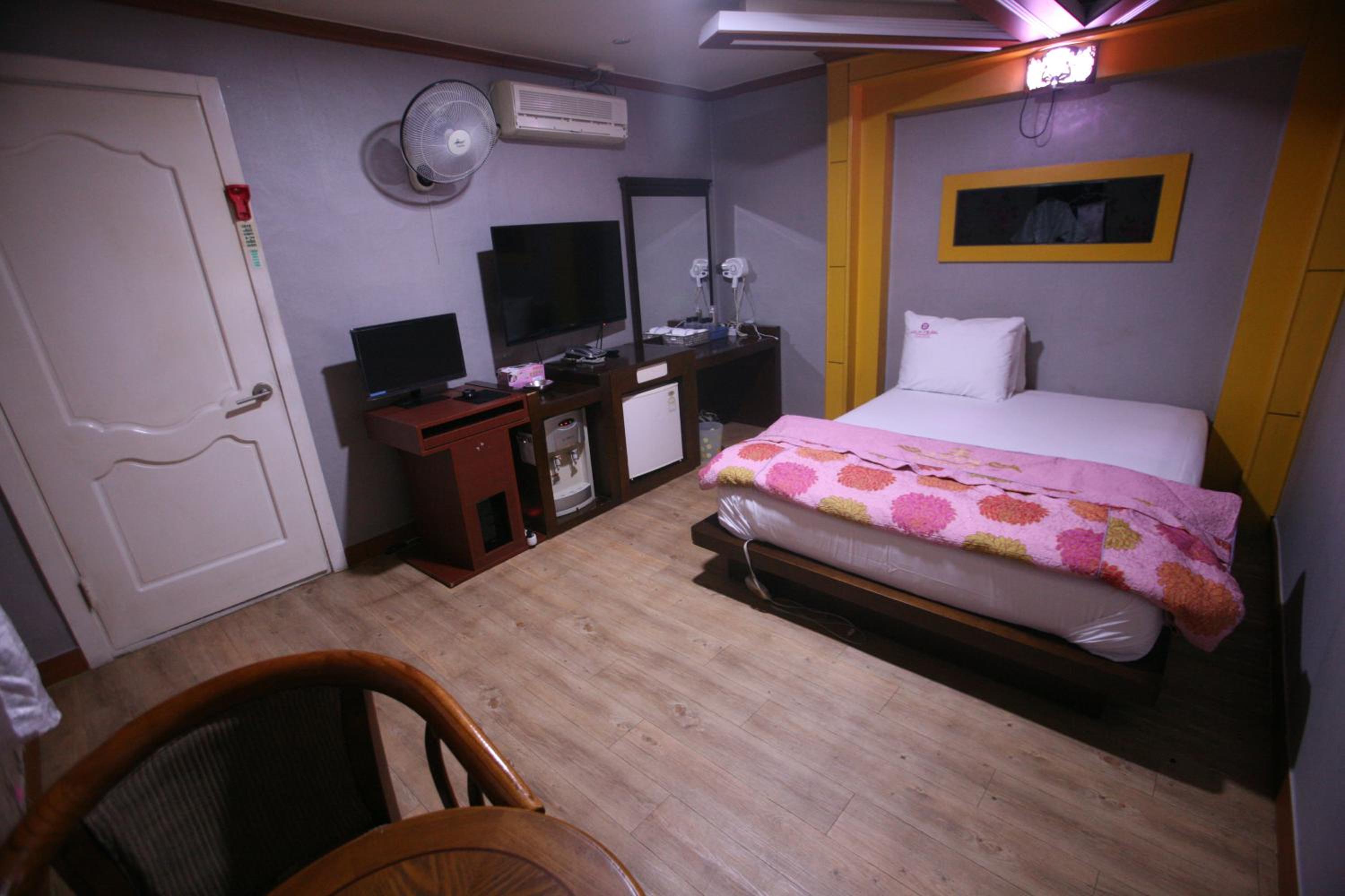 Double Room - Photo 1