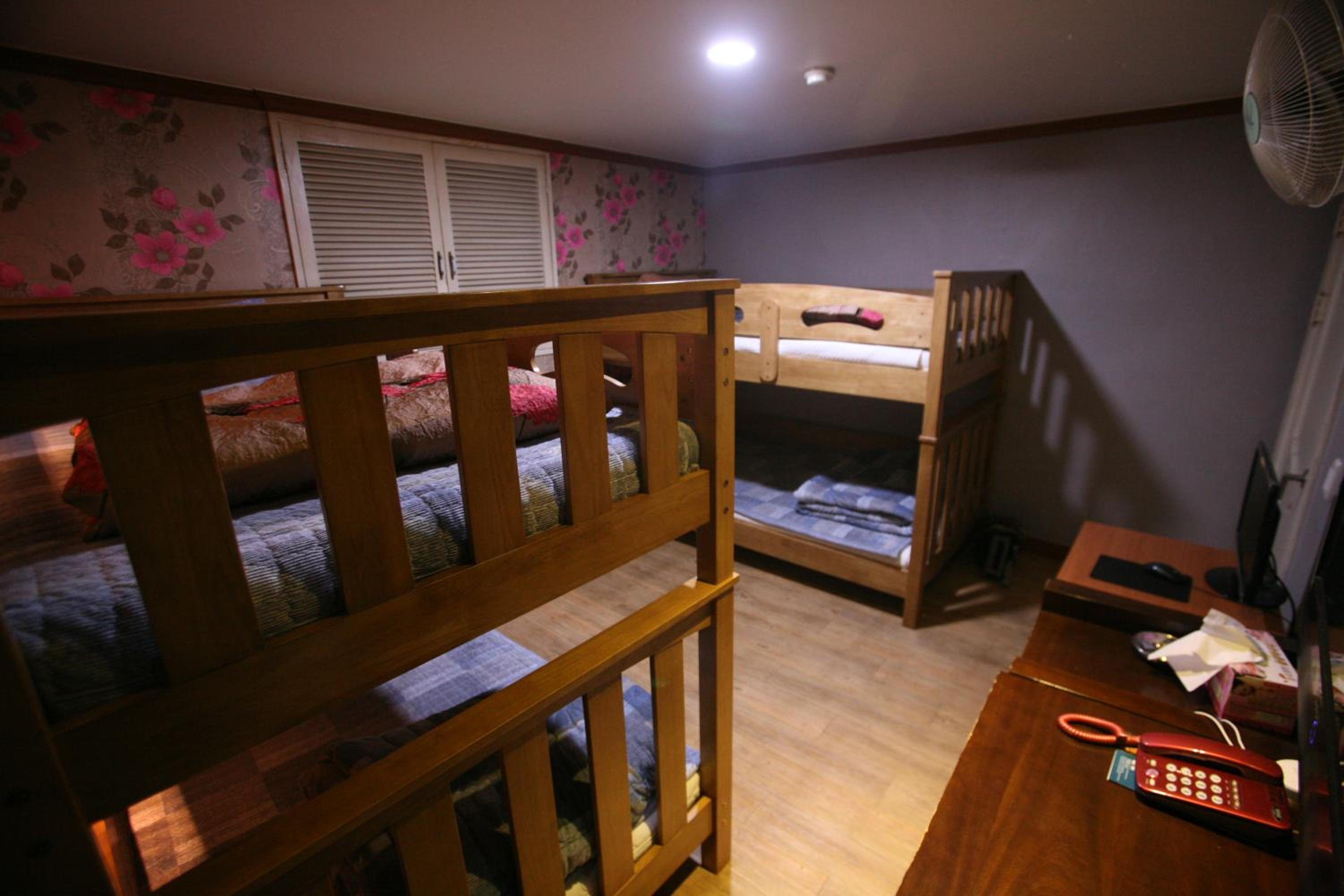 Quadruple Room - Photo 8