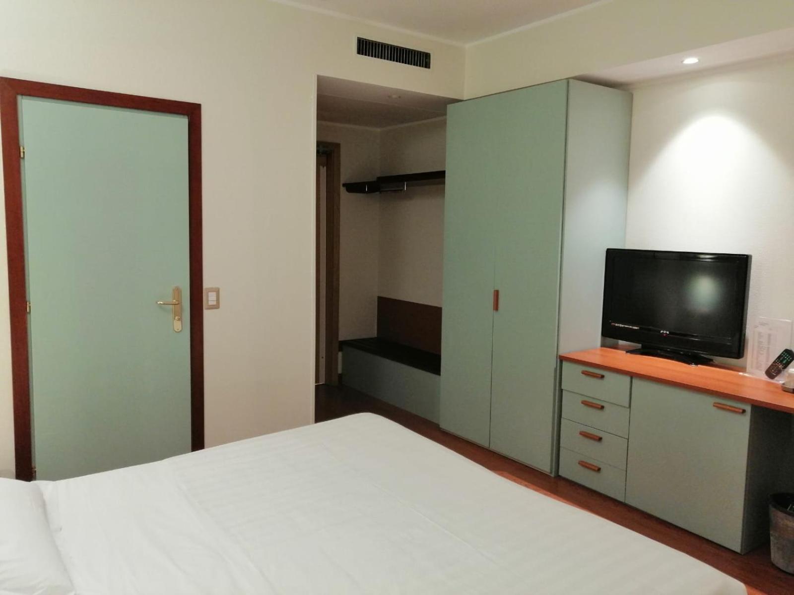 Standard Double Room - Photo 9