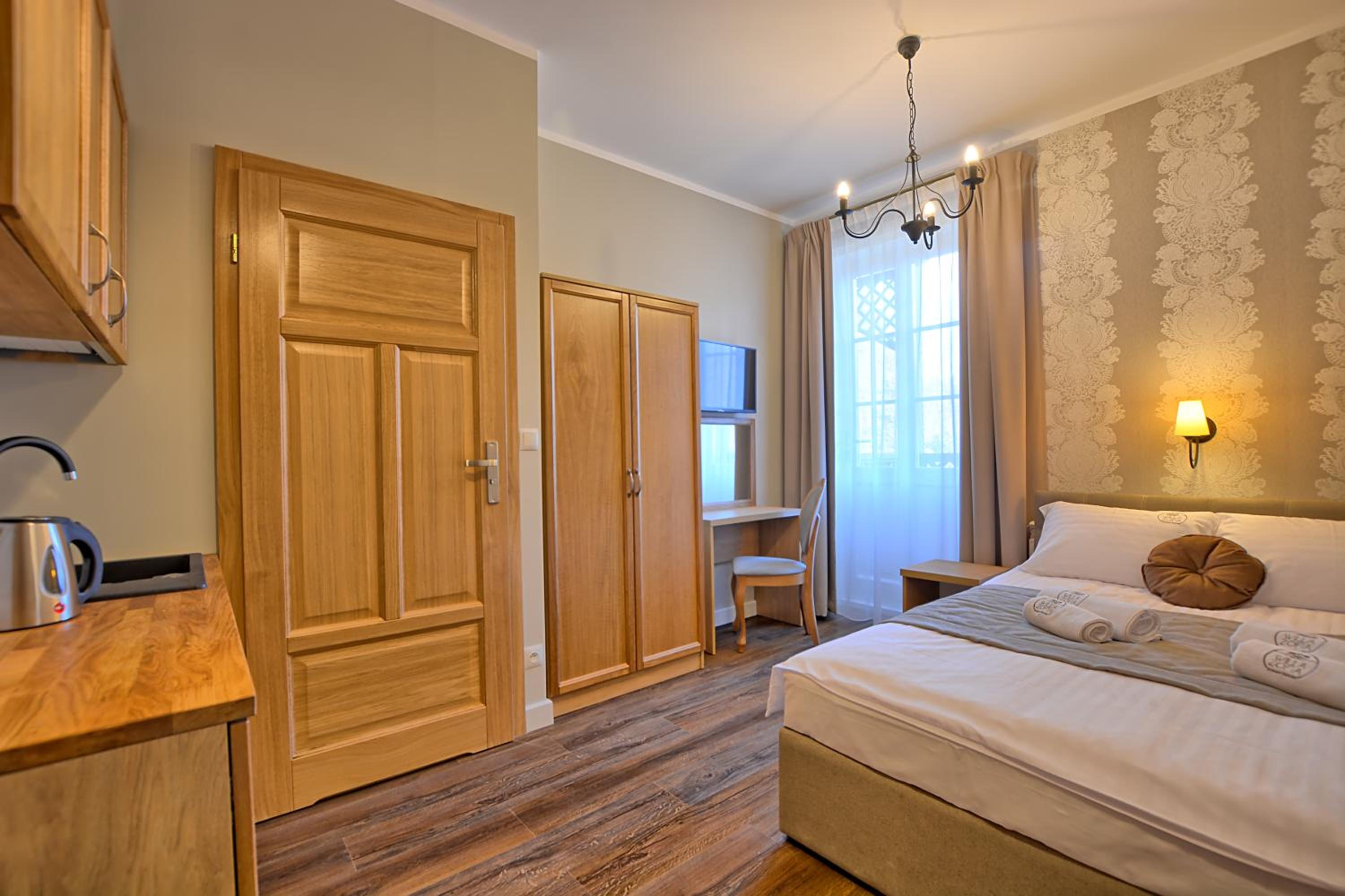 Double Room with Balcony - Photo 1