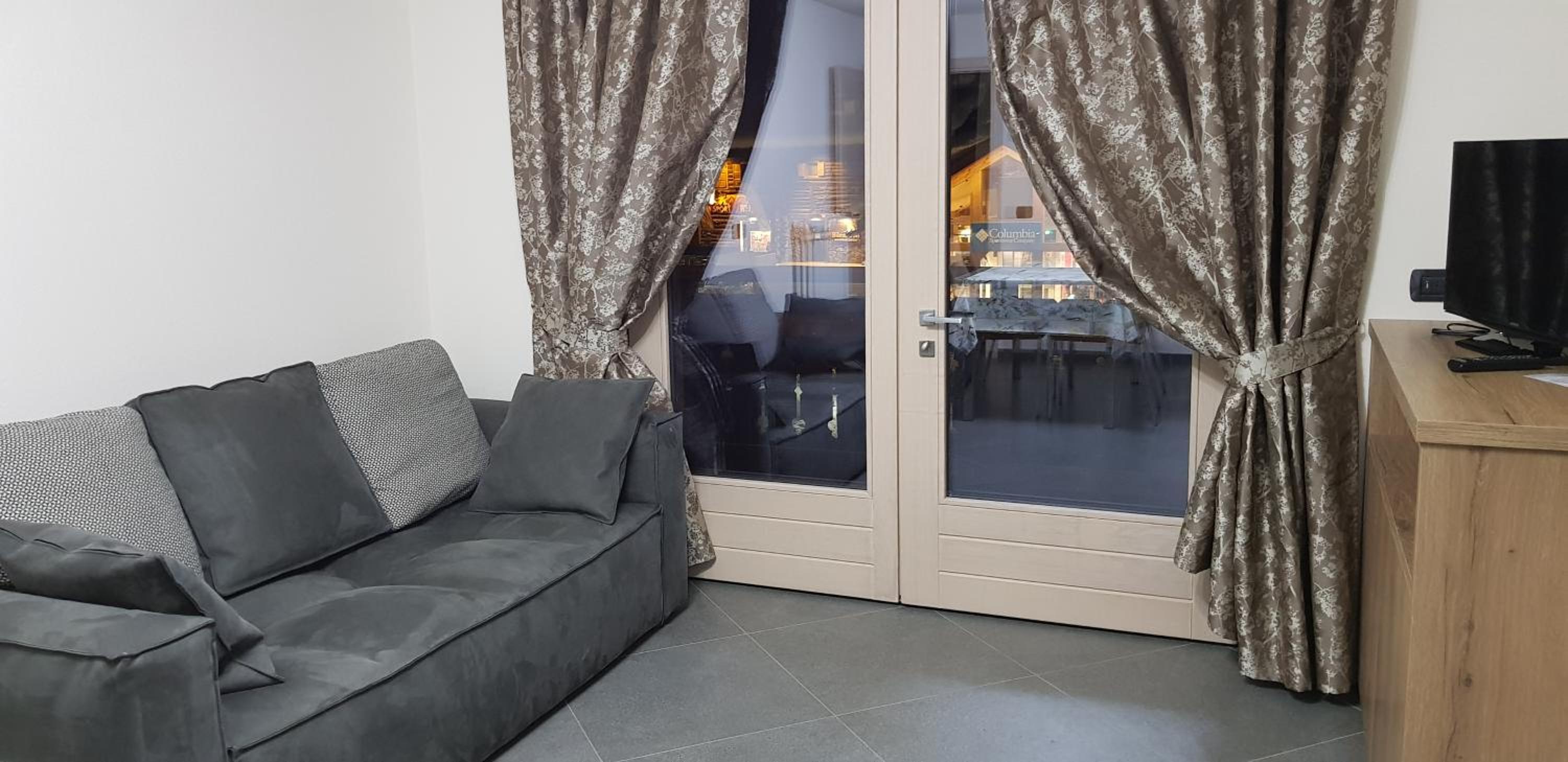 Apartment with Garden View