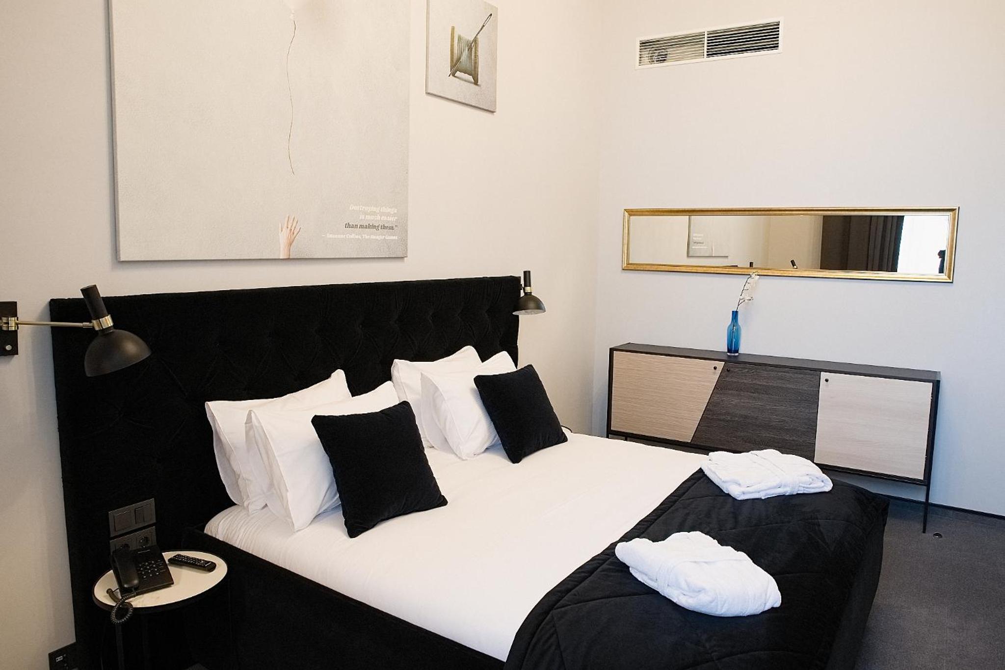 One-Bedroom Suite - Photo 18
