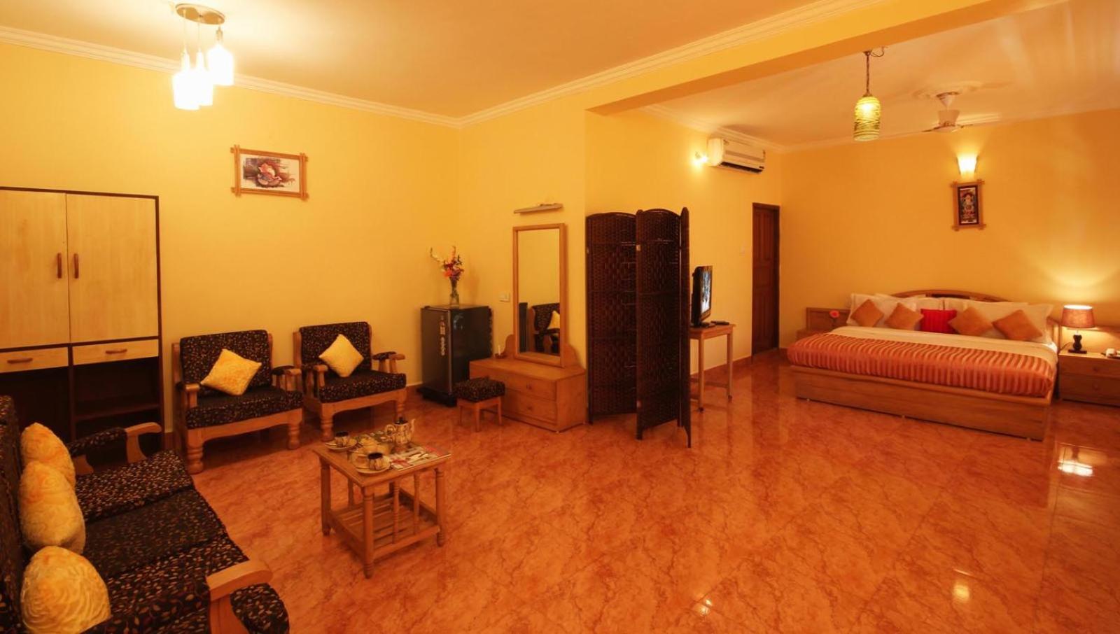 Deluxe Double Room with Balcony photo 2