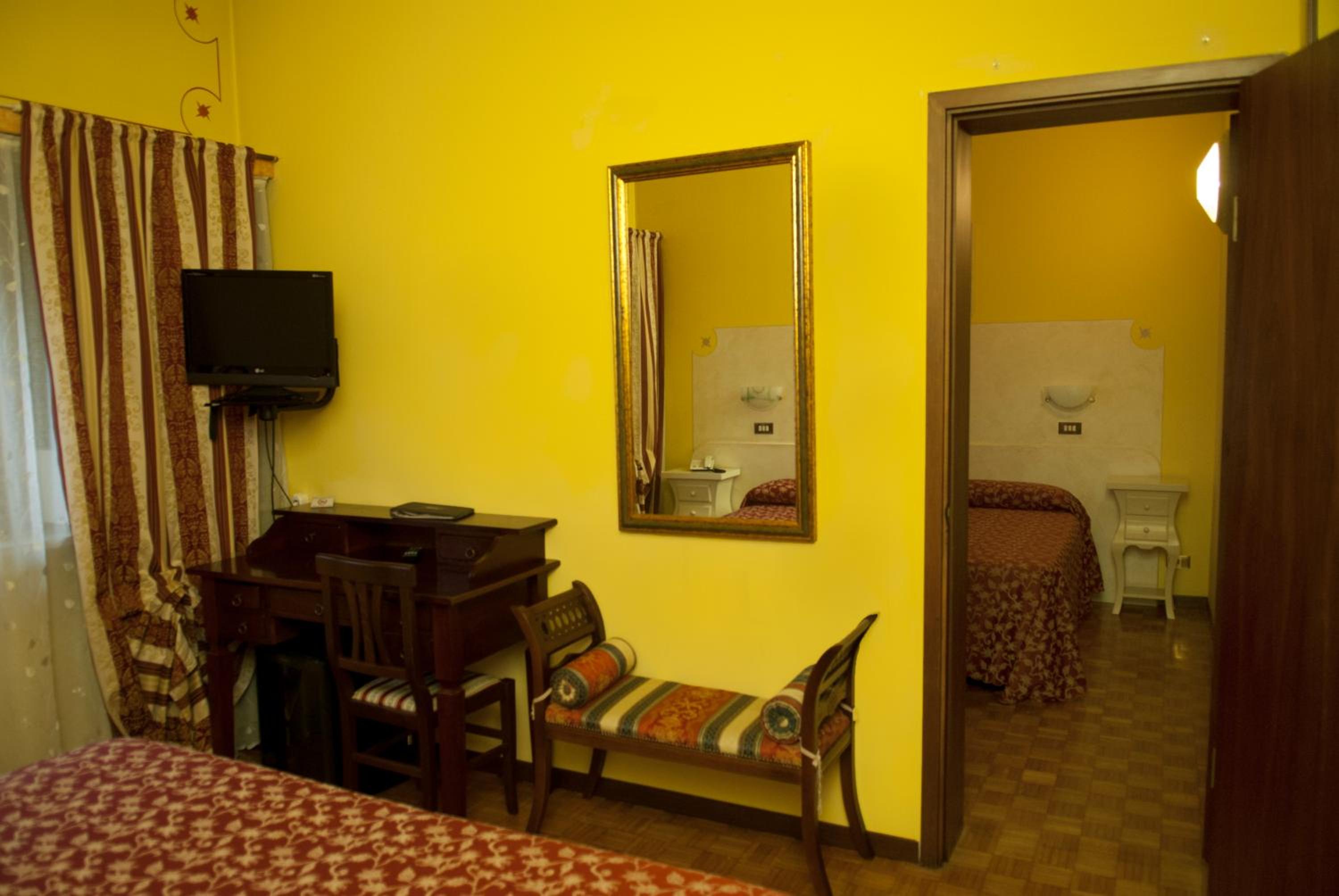 Family Room (2 Adults + 2 Children) photo 1