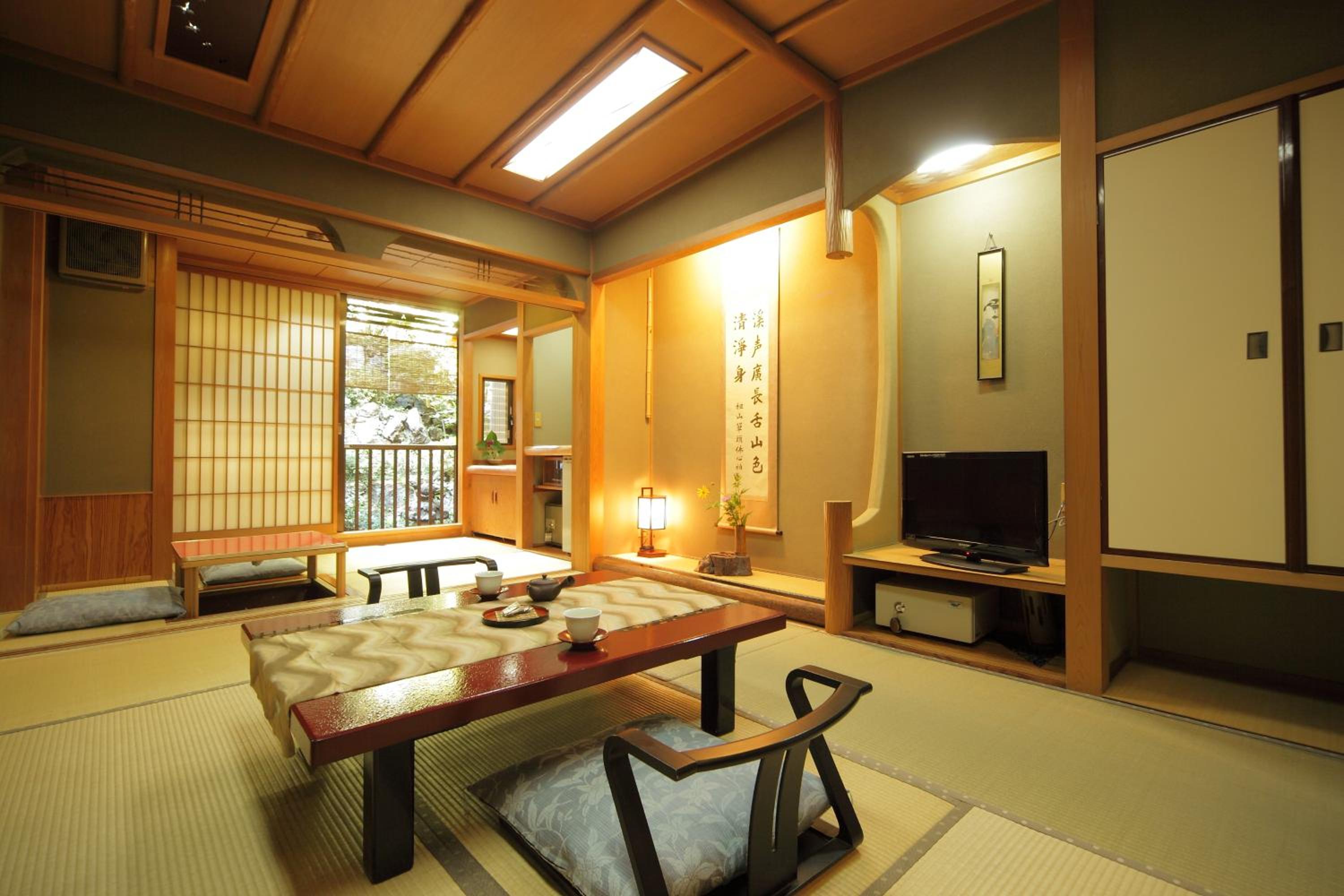 Japanese-Style Quadruple Room with Shared Bathroom photo 3