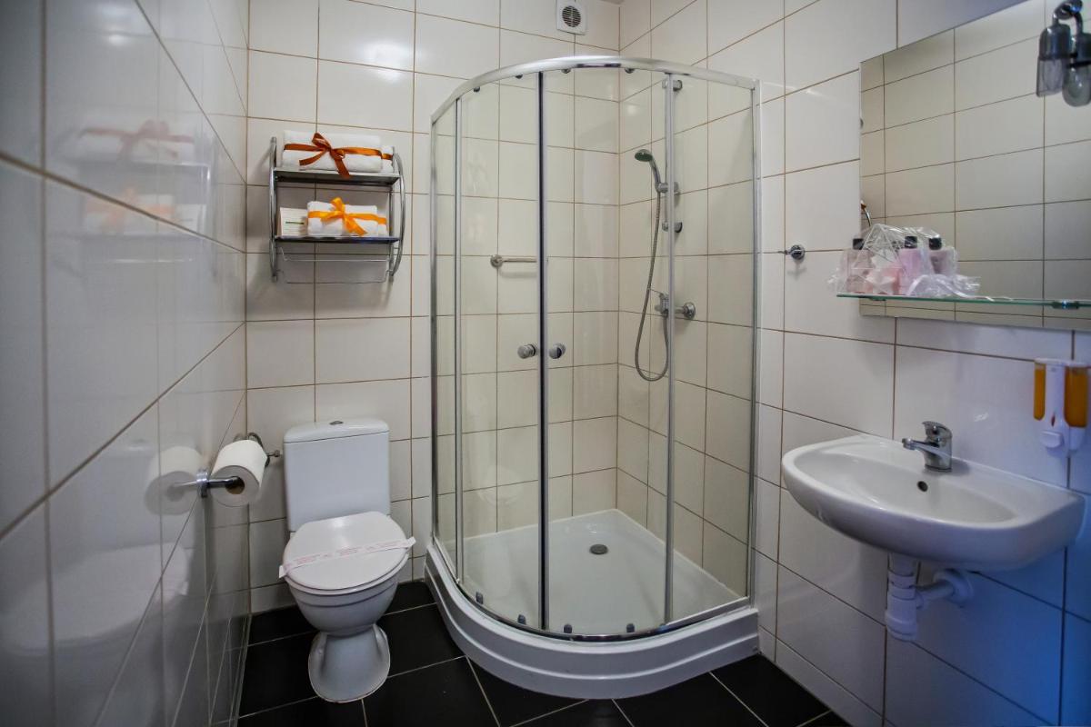 Standard Double Room - Photo 8