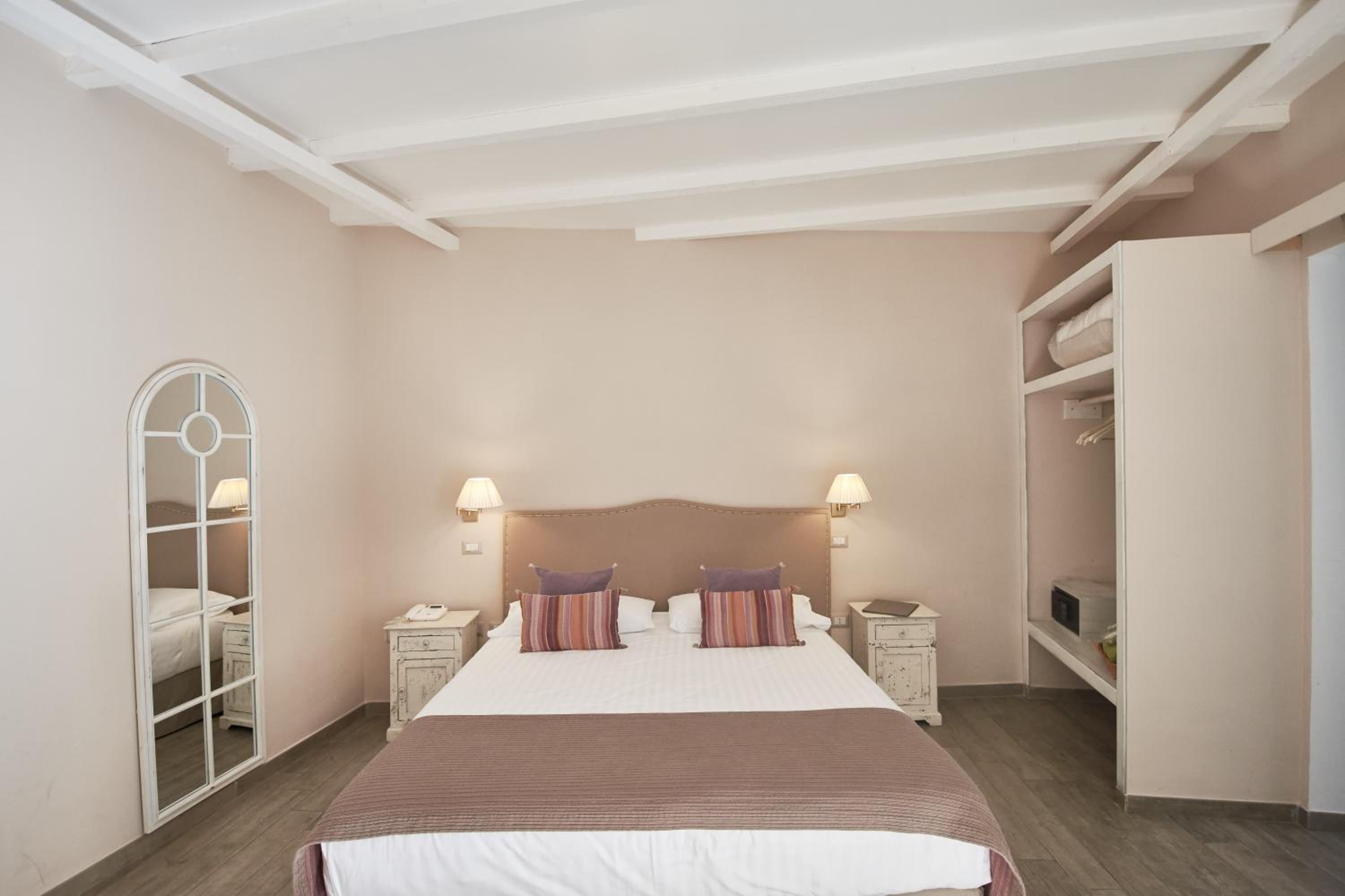 Deluxe Double Room with Bath photo 1