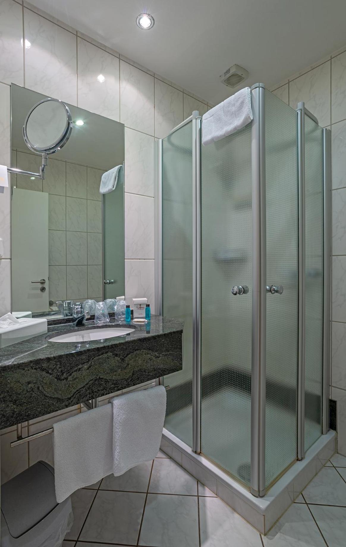 Business Double Room - Photo 8