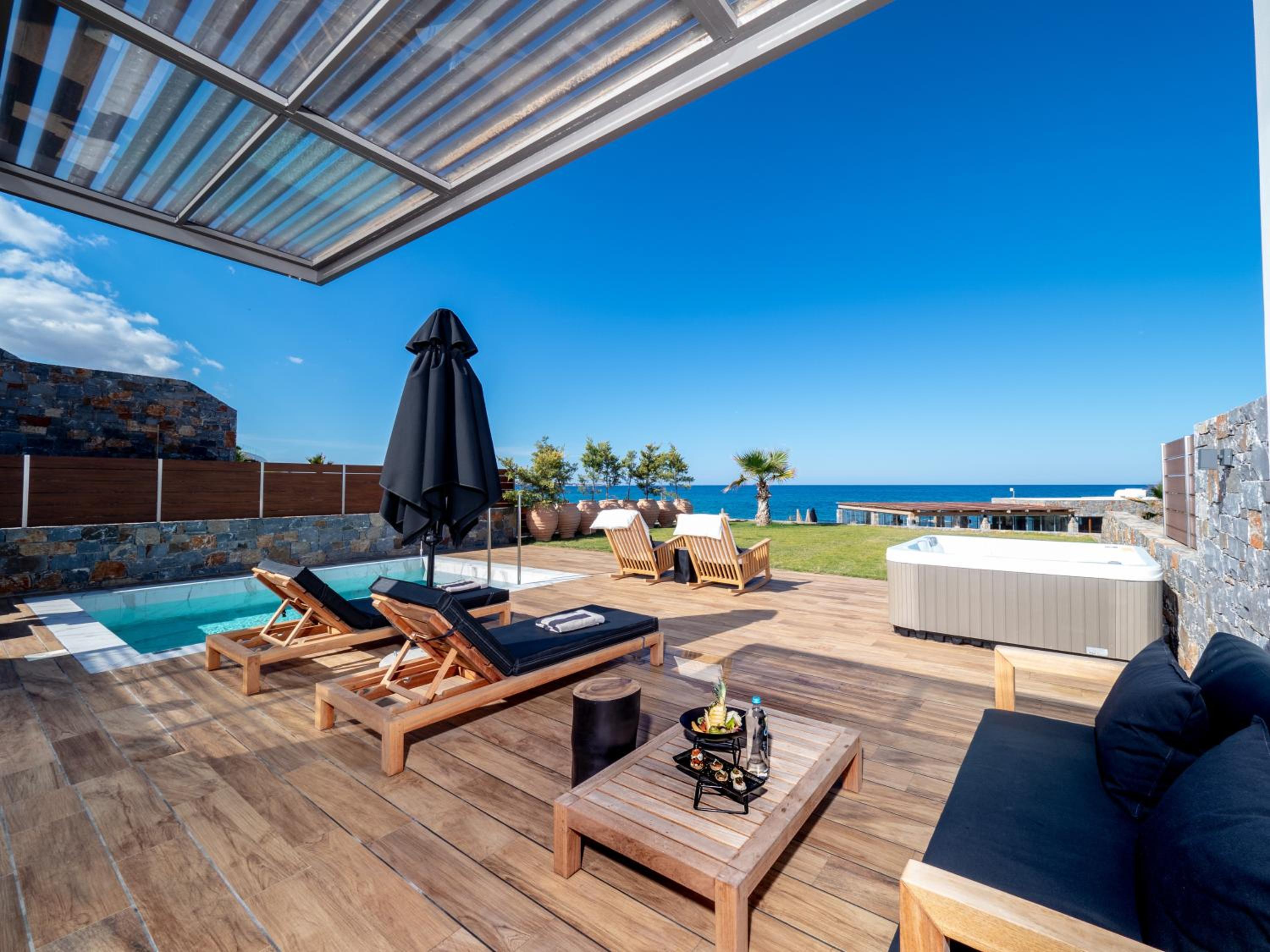 Honeymoon Island Suite with Private Pool - Sea Front thumbnail 5