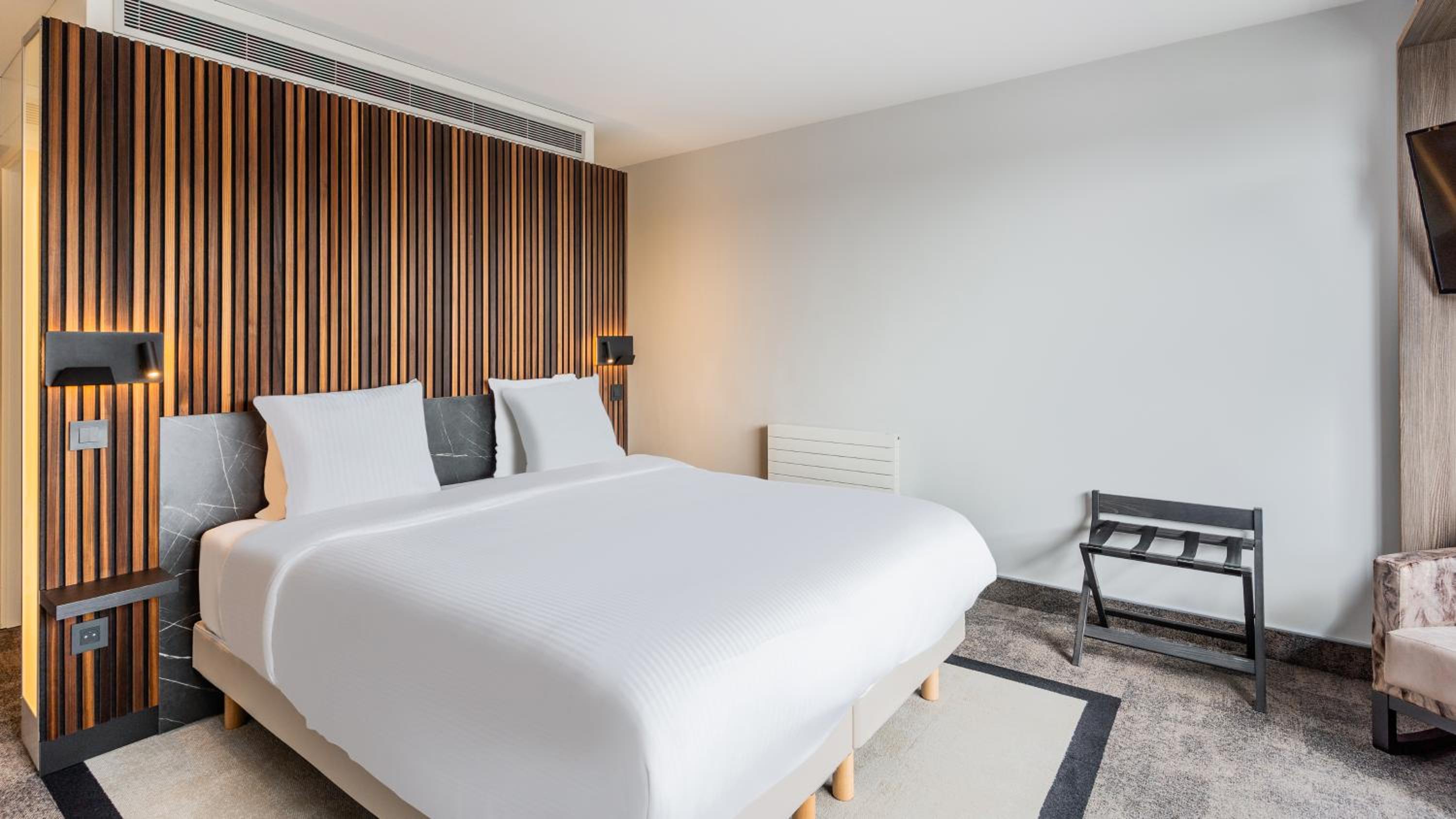 Family Connecting Room with Two Queen Beds and One Single Bed Family Connecting Room with Two Queen Beds and One Single Bed