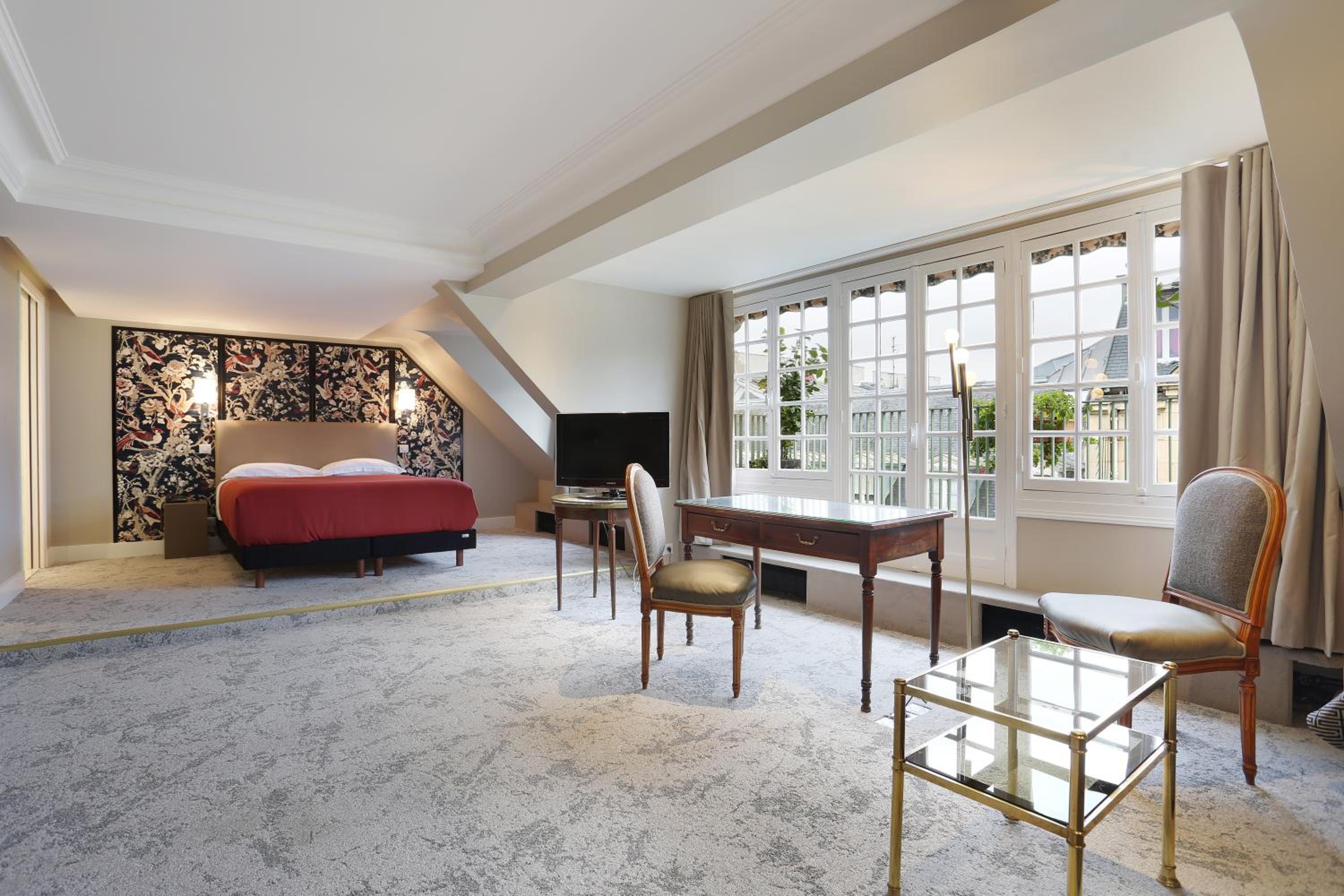 Suite with Balcony photo 1
