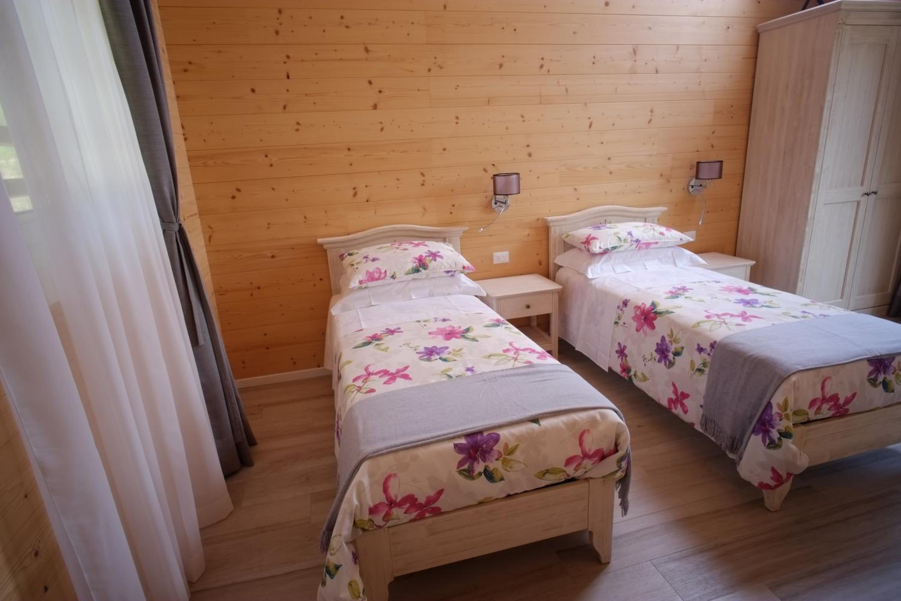 Twin Room with Private Bathroom photo 3