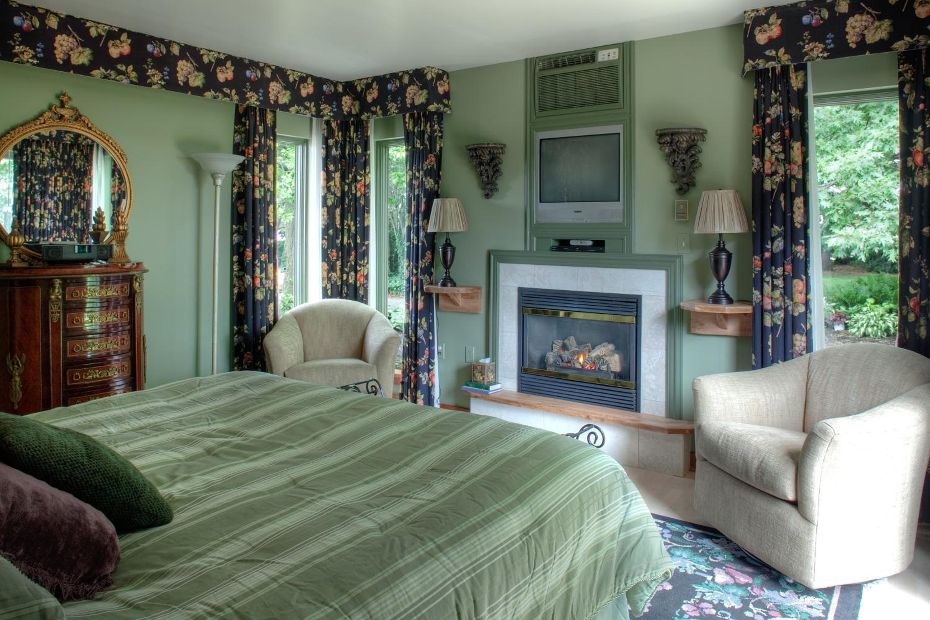 King Suite With Spa Bath photo 3