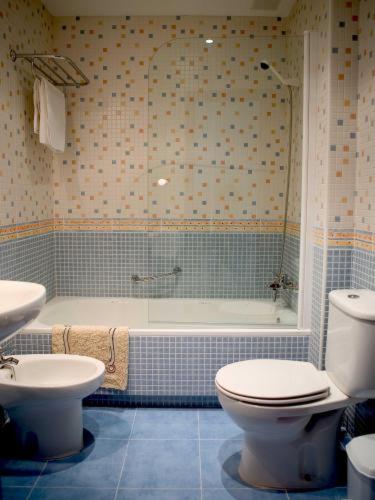 Two-Bedroom Apartment (2-4 Adults)