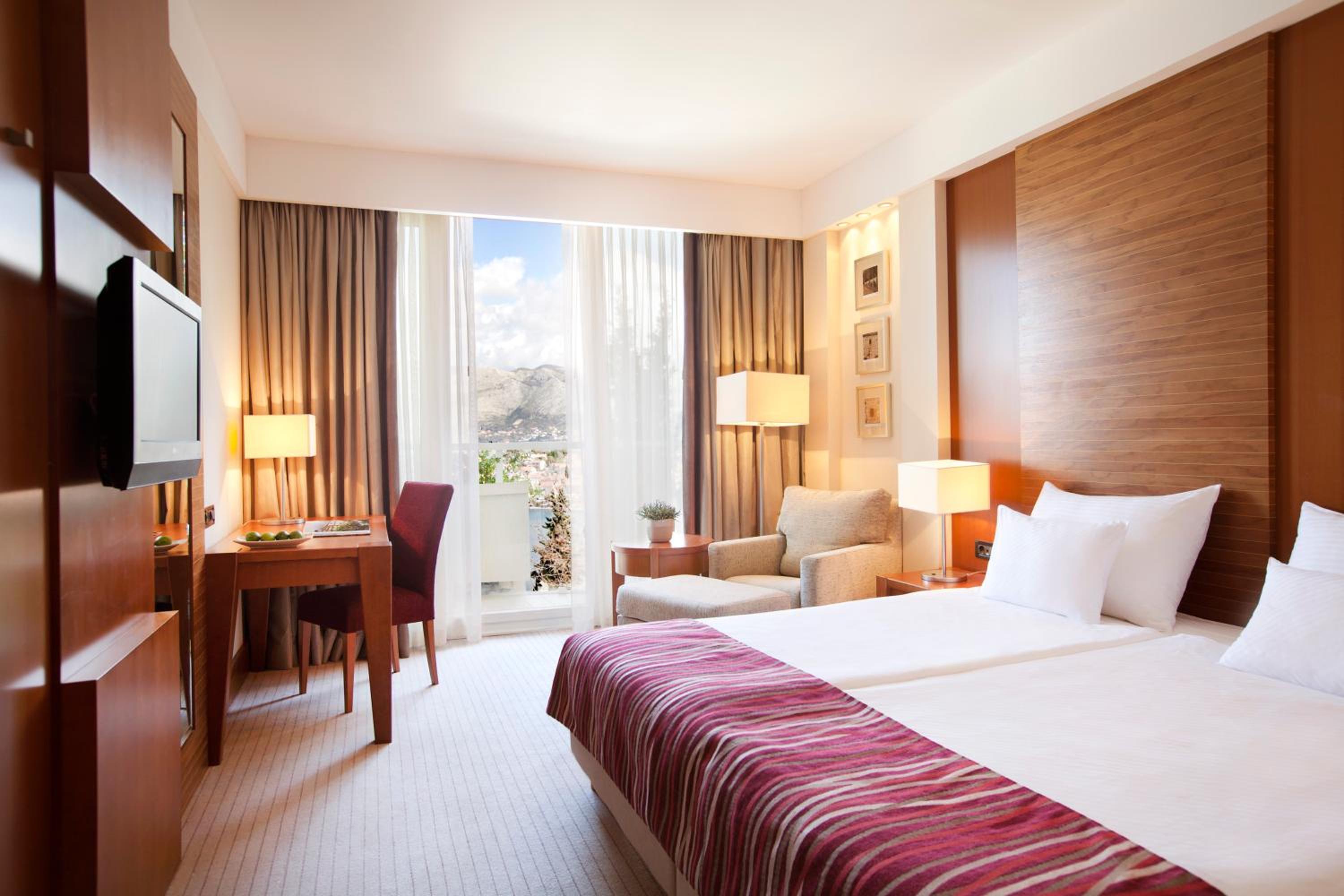 Superior Double Room With Balcony And City View