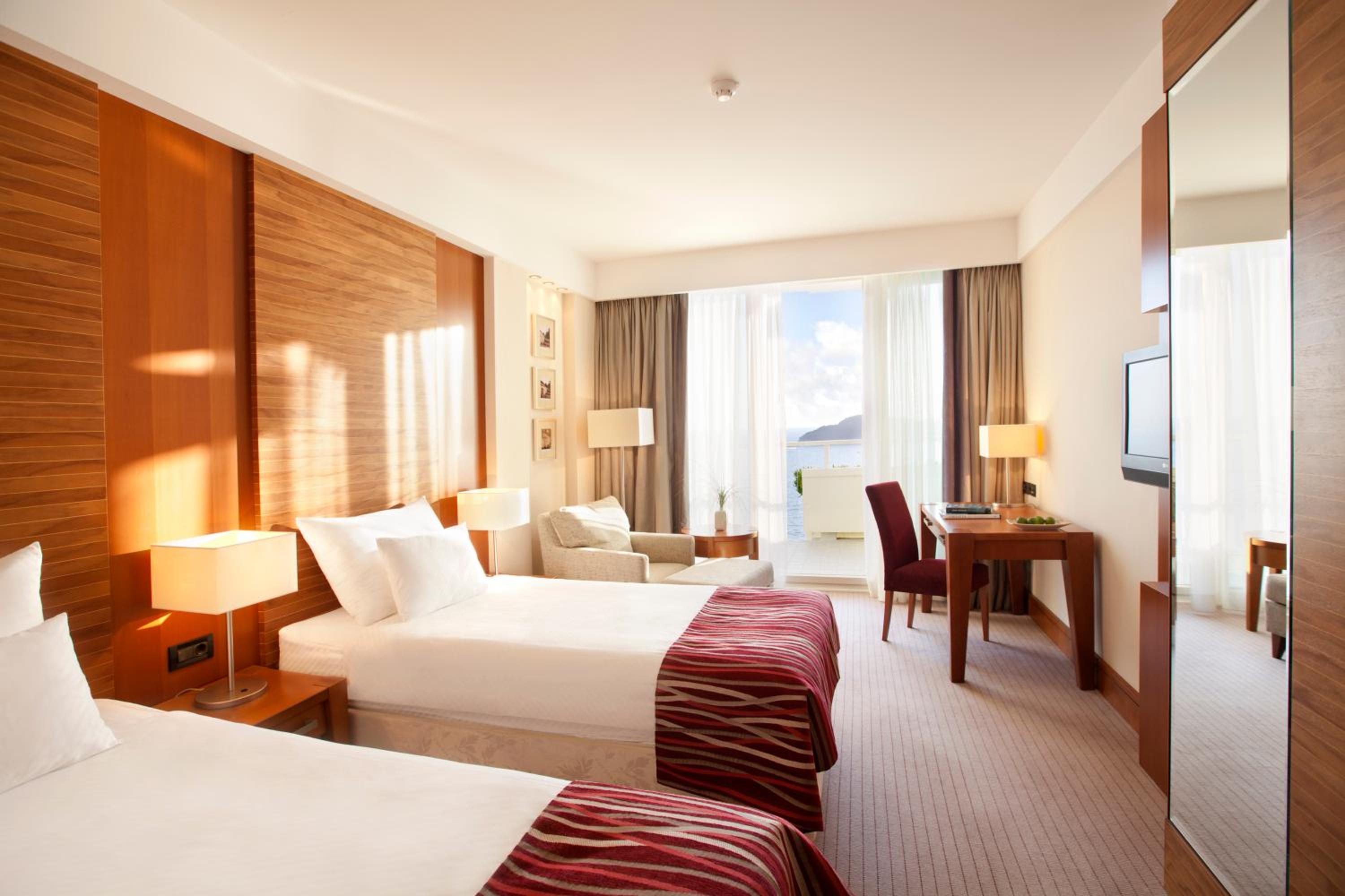 Doppelzimmer mit Balkon und Meerblick