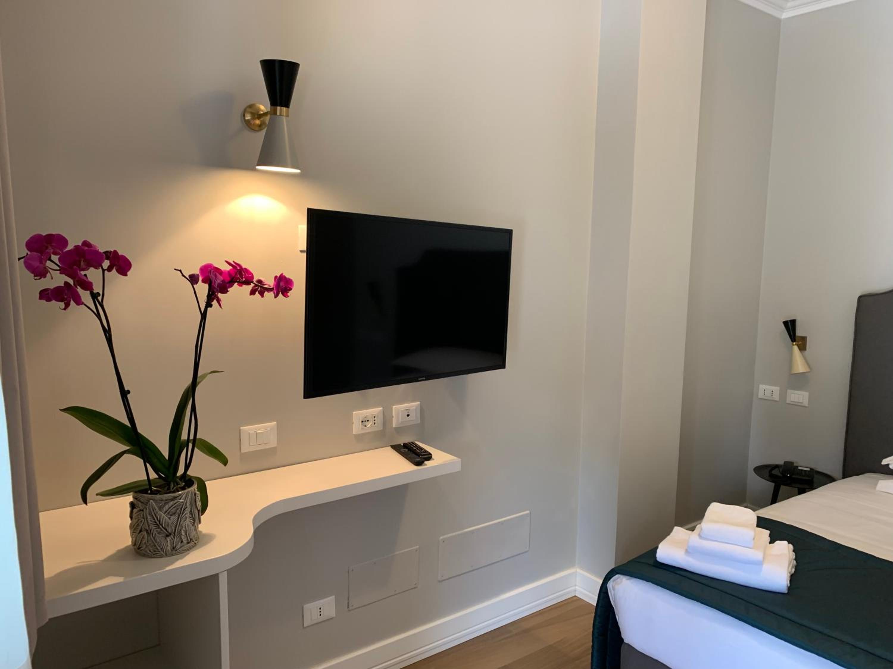 Single Room - Disability Access photo 1