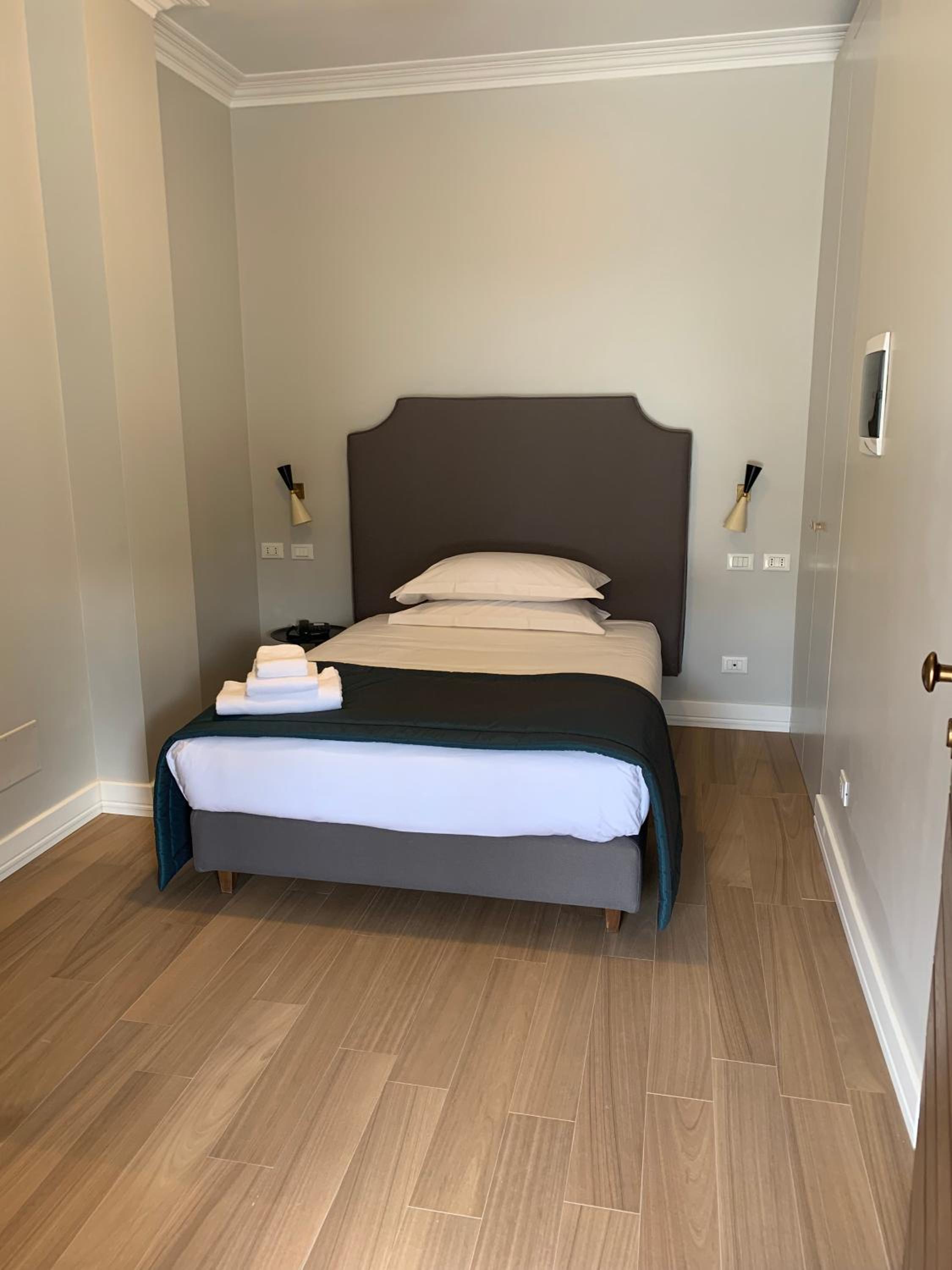 Single Room - Disability Access photo 3