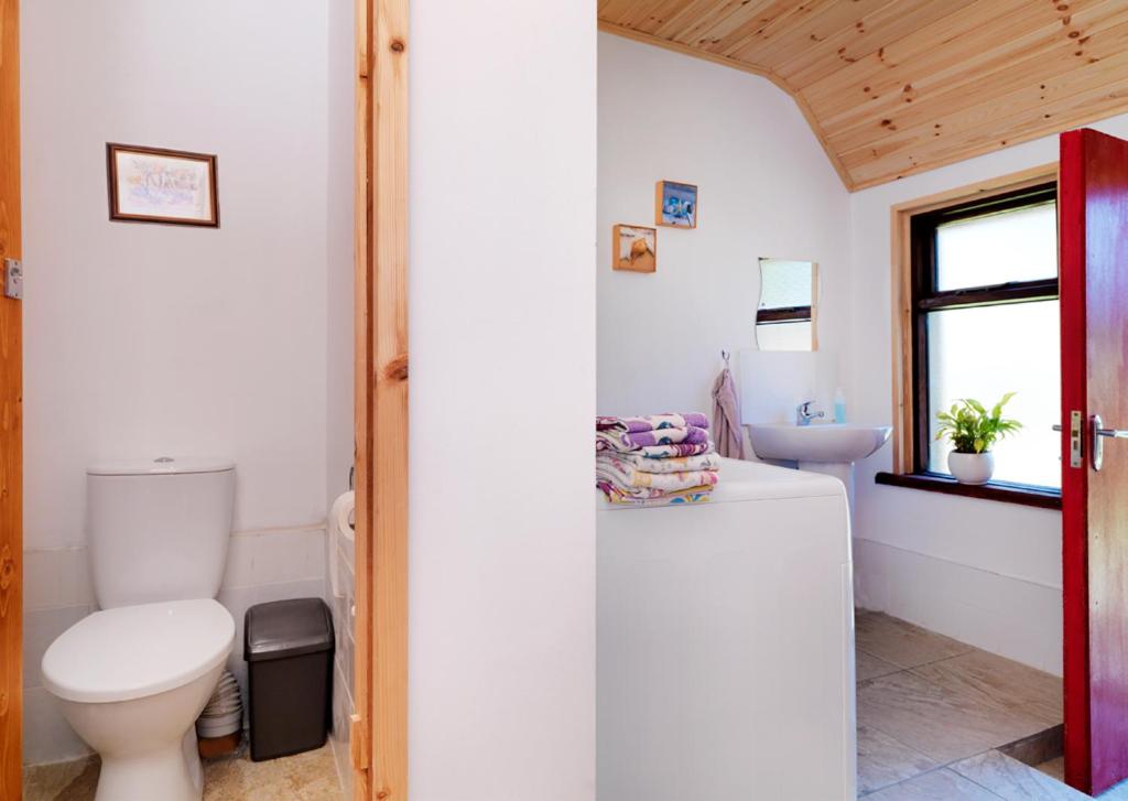 Two-Bedroom House photo 3