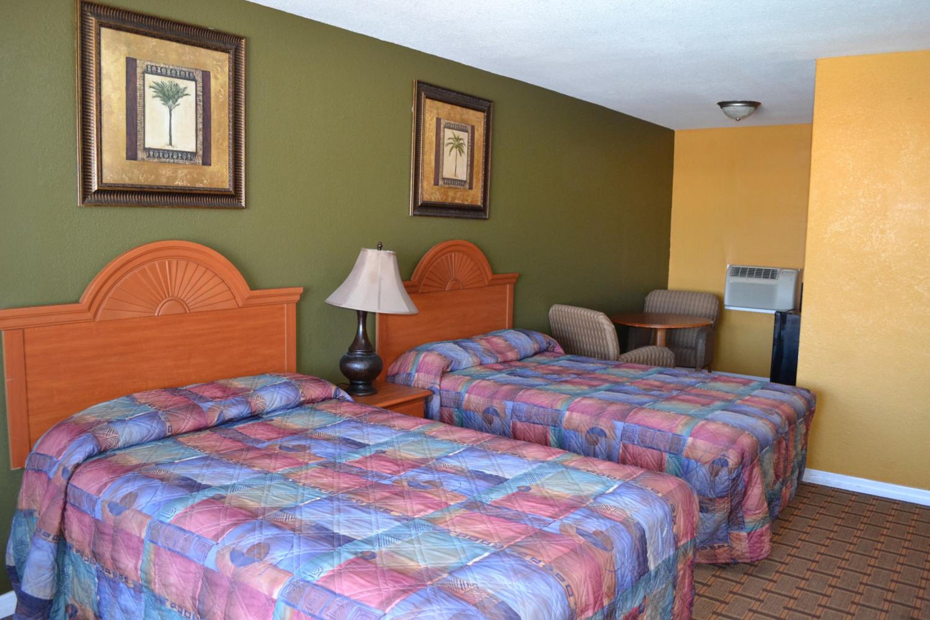 Three-Bedroom Suite - Photo 3