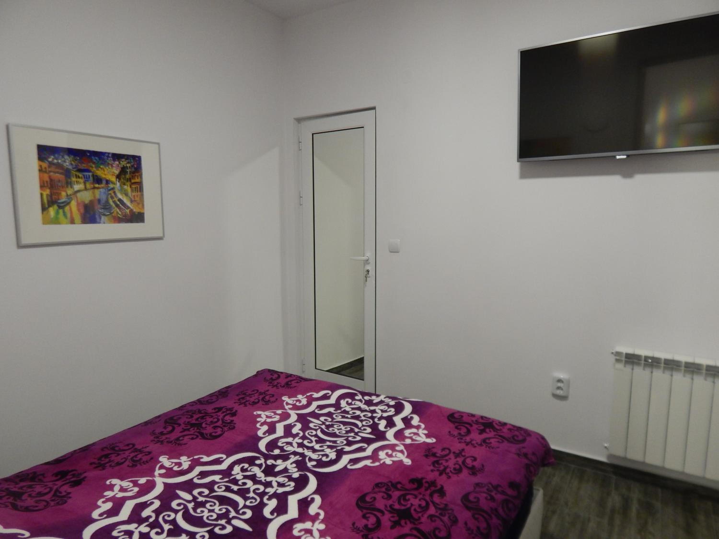 Budget Double Room - Photo 4