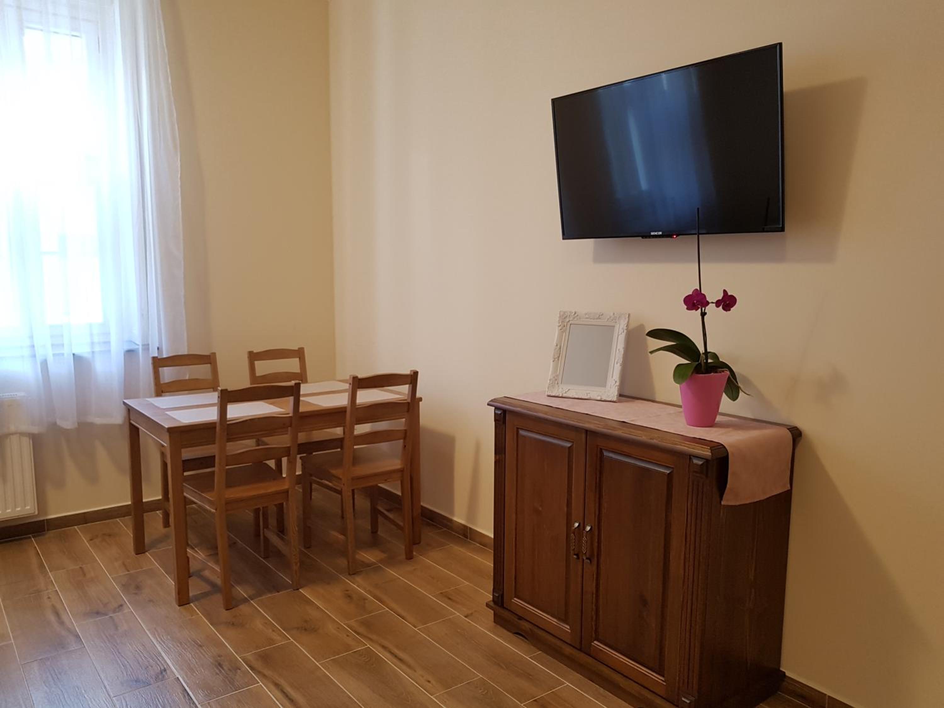Deluxe Apartment - Photo 2
