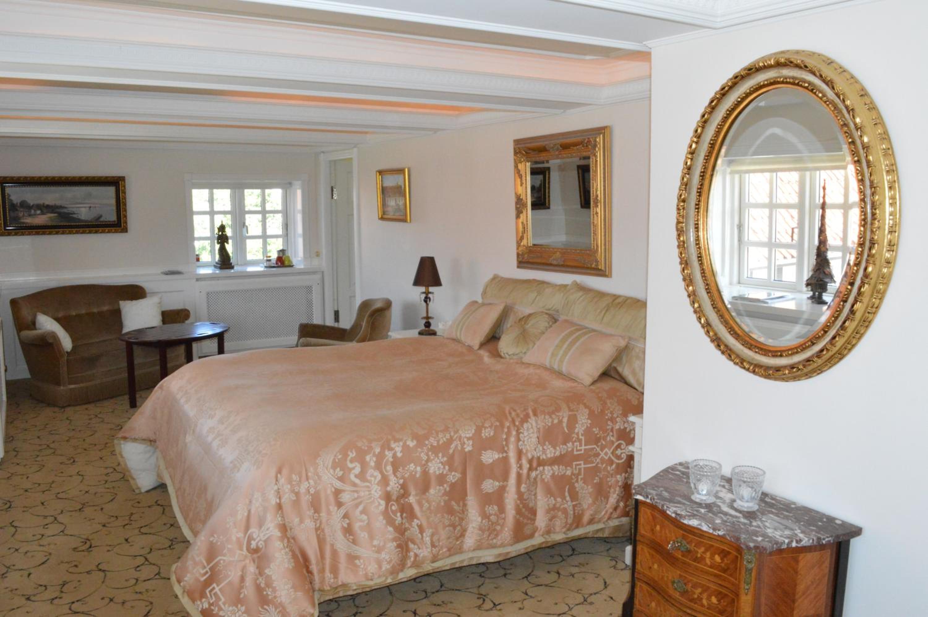 Suite with Spa Bath photo 1