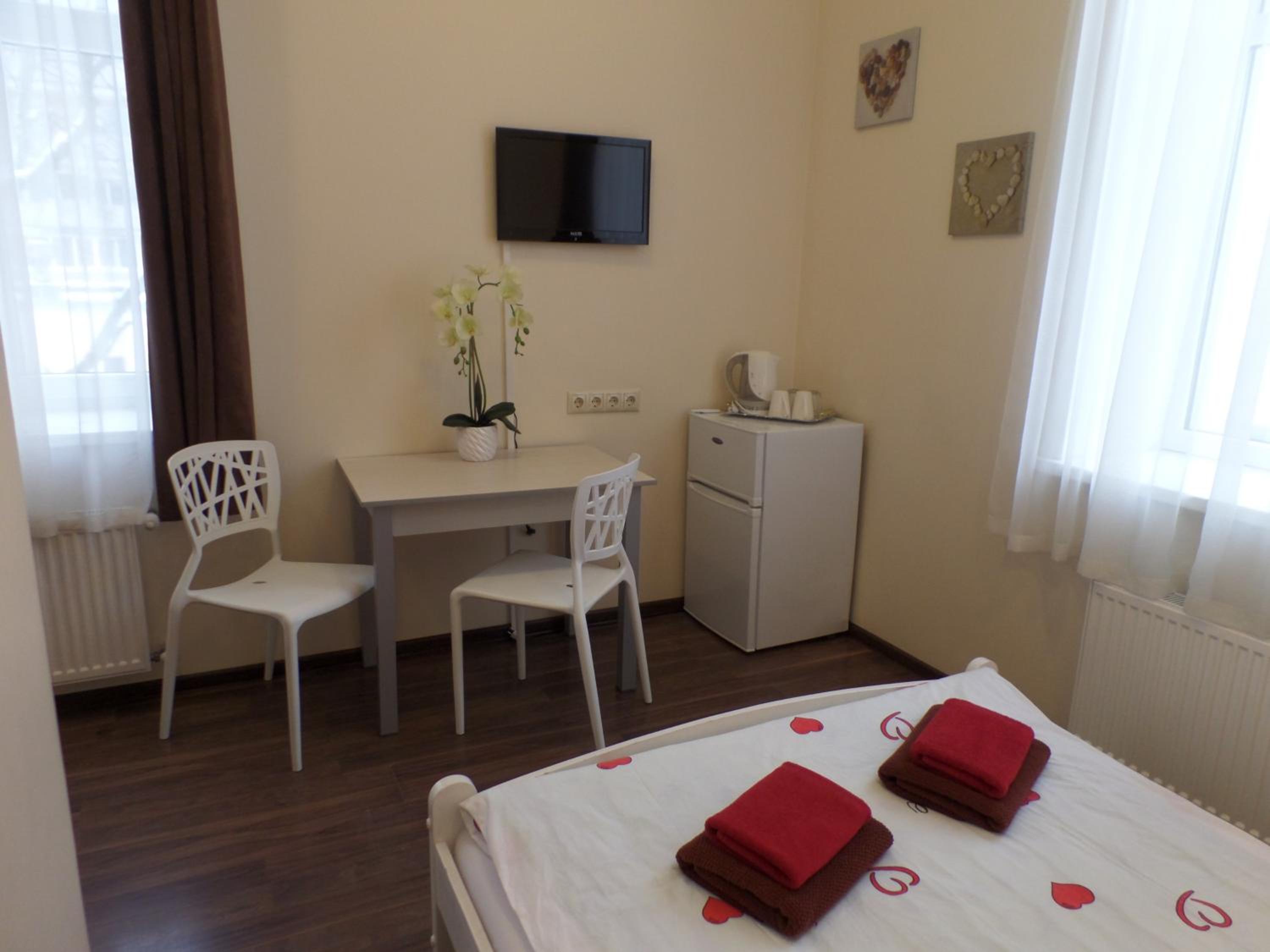 Double or Twin Room with Shower - Photo 2