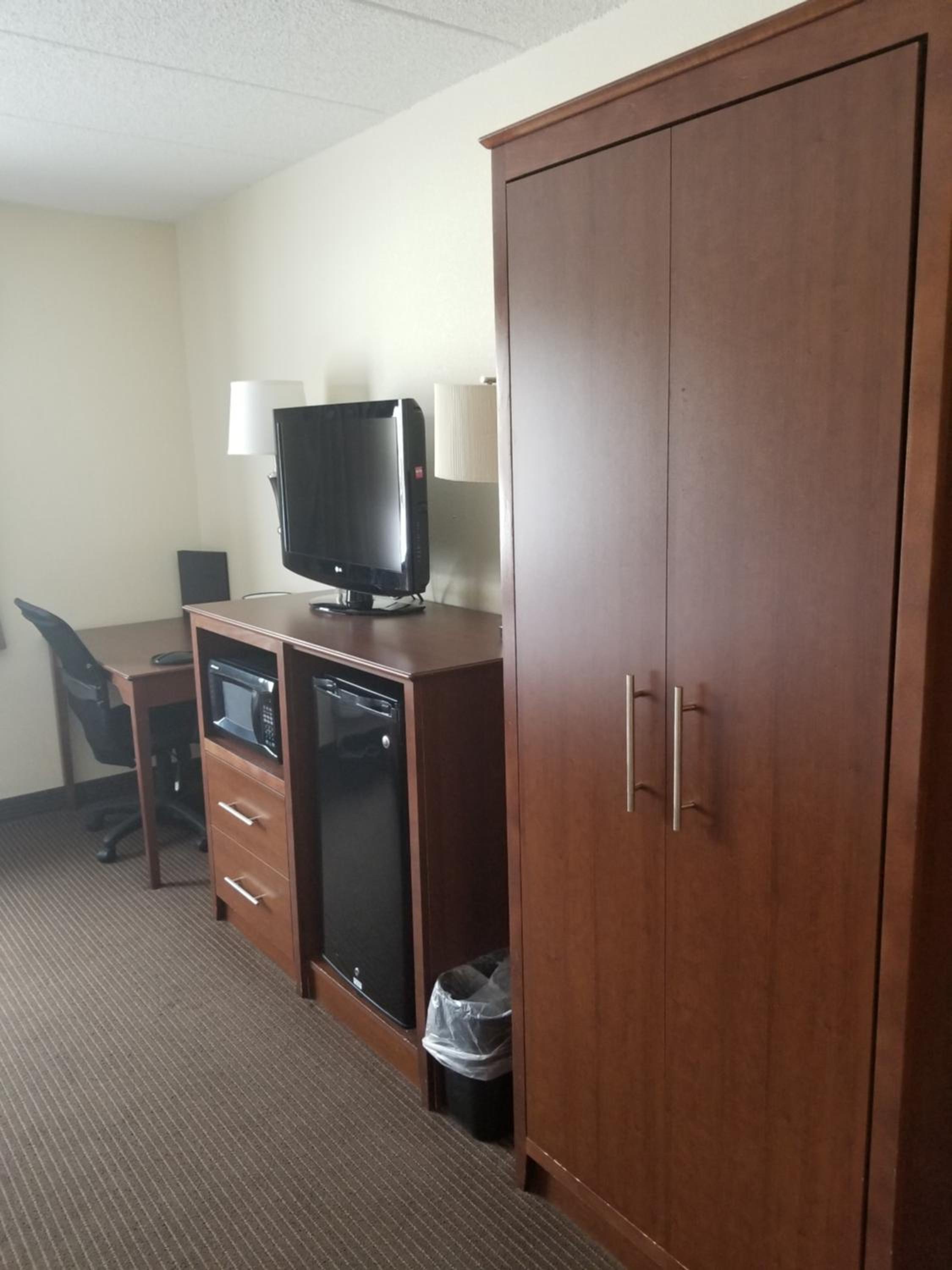 Queen Room - Non-Smoking - Photo 1