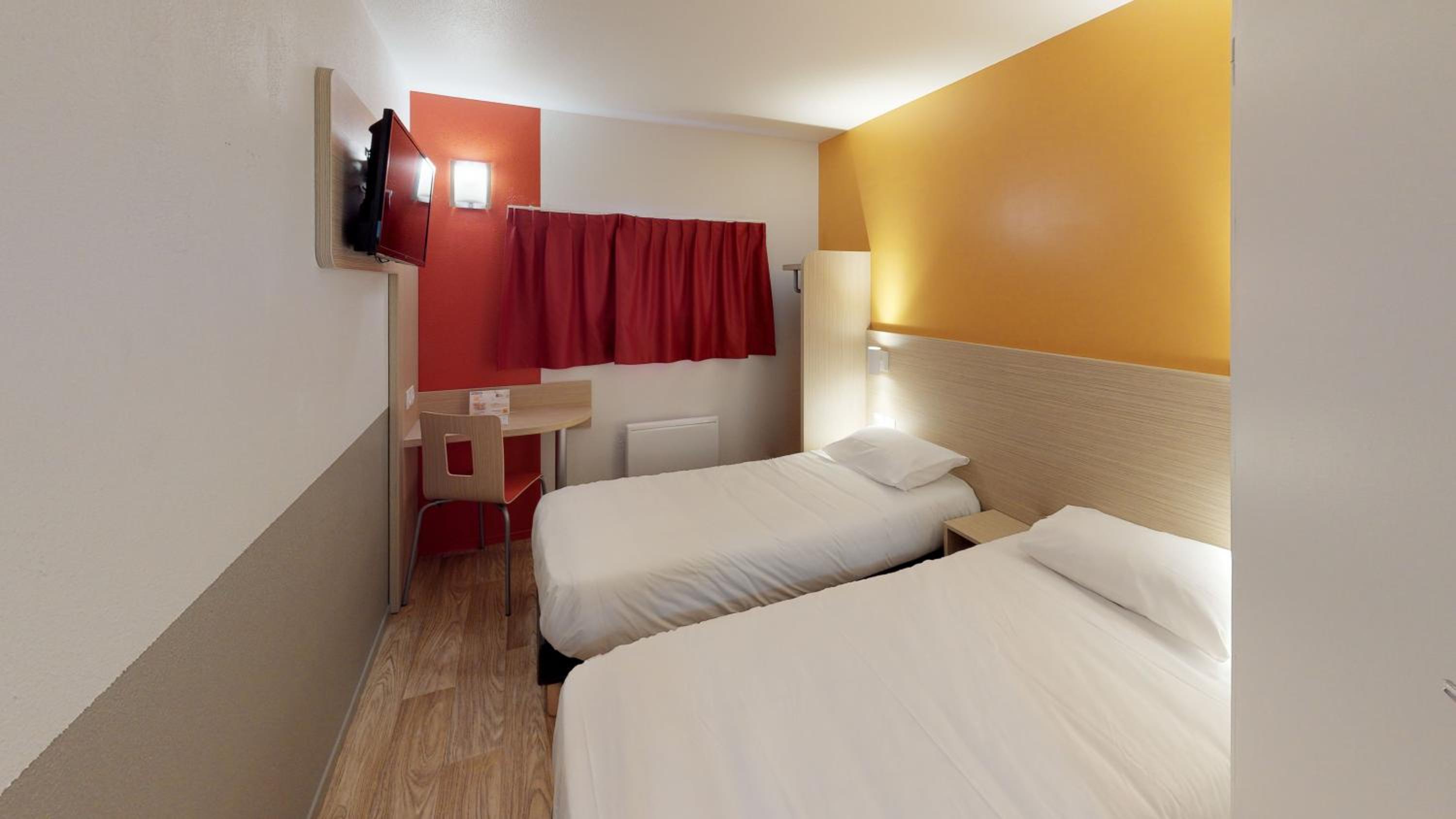 Standard Twin Room - Photo 5