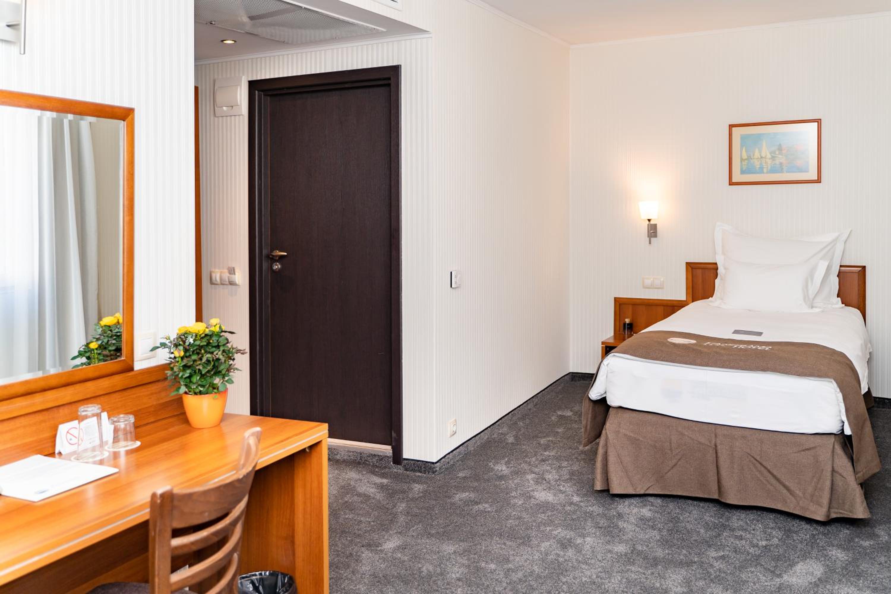 Economy Single Room with City View photo 2