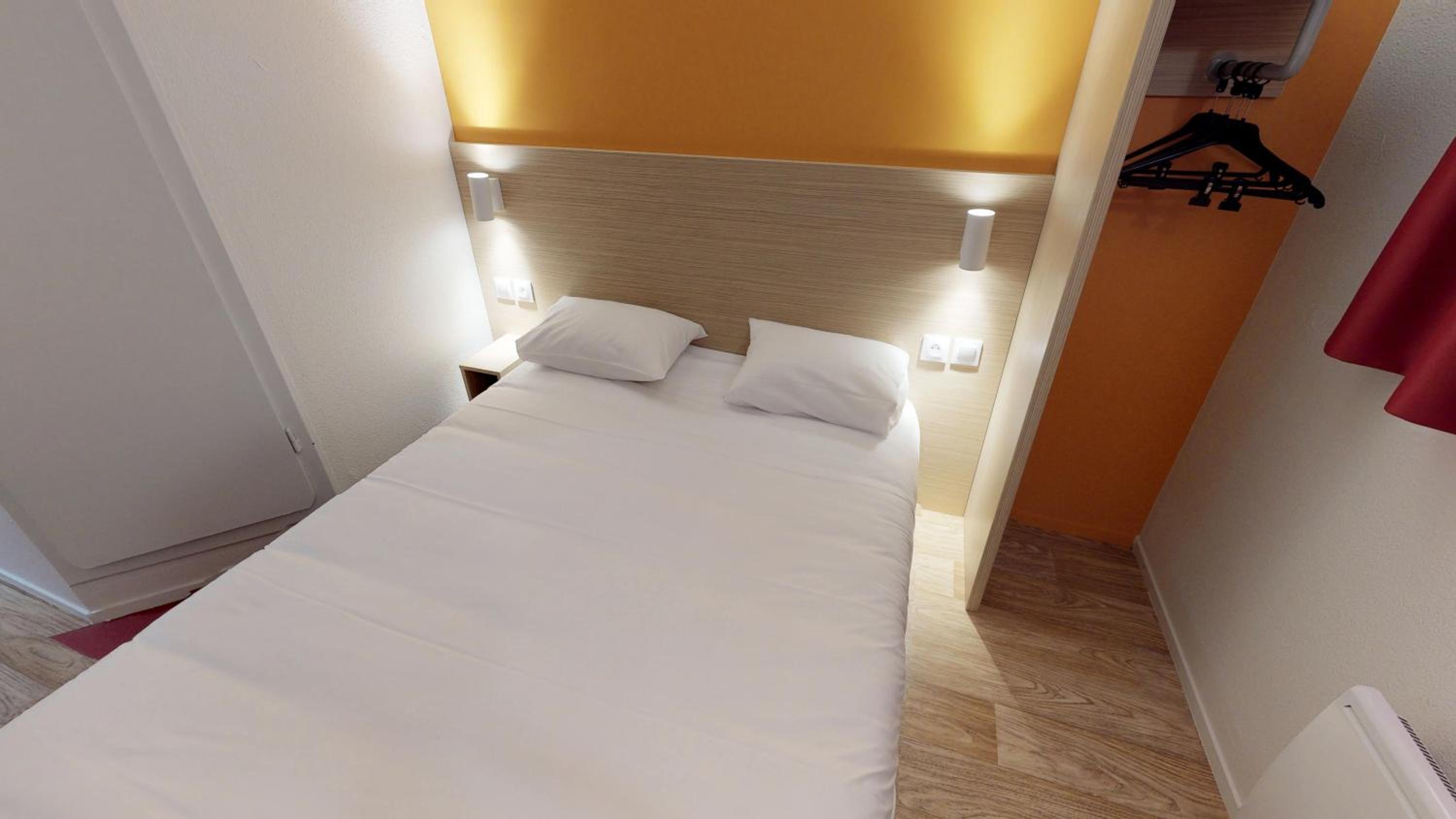Standard Double Room - Photo 4