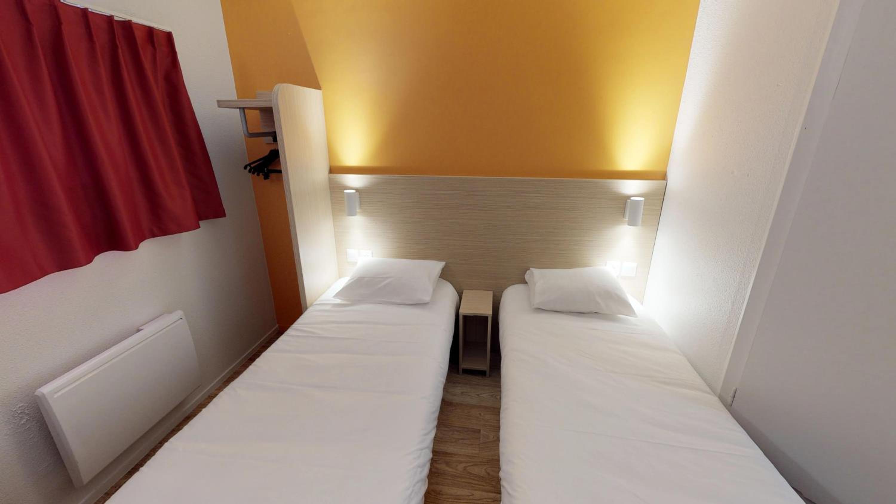 Standard Twin Room - Photo 6