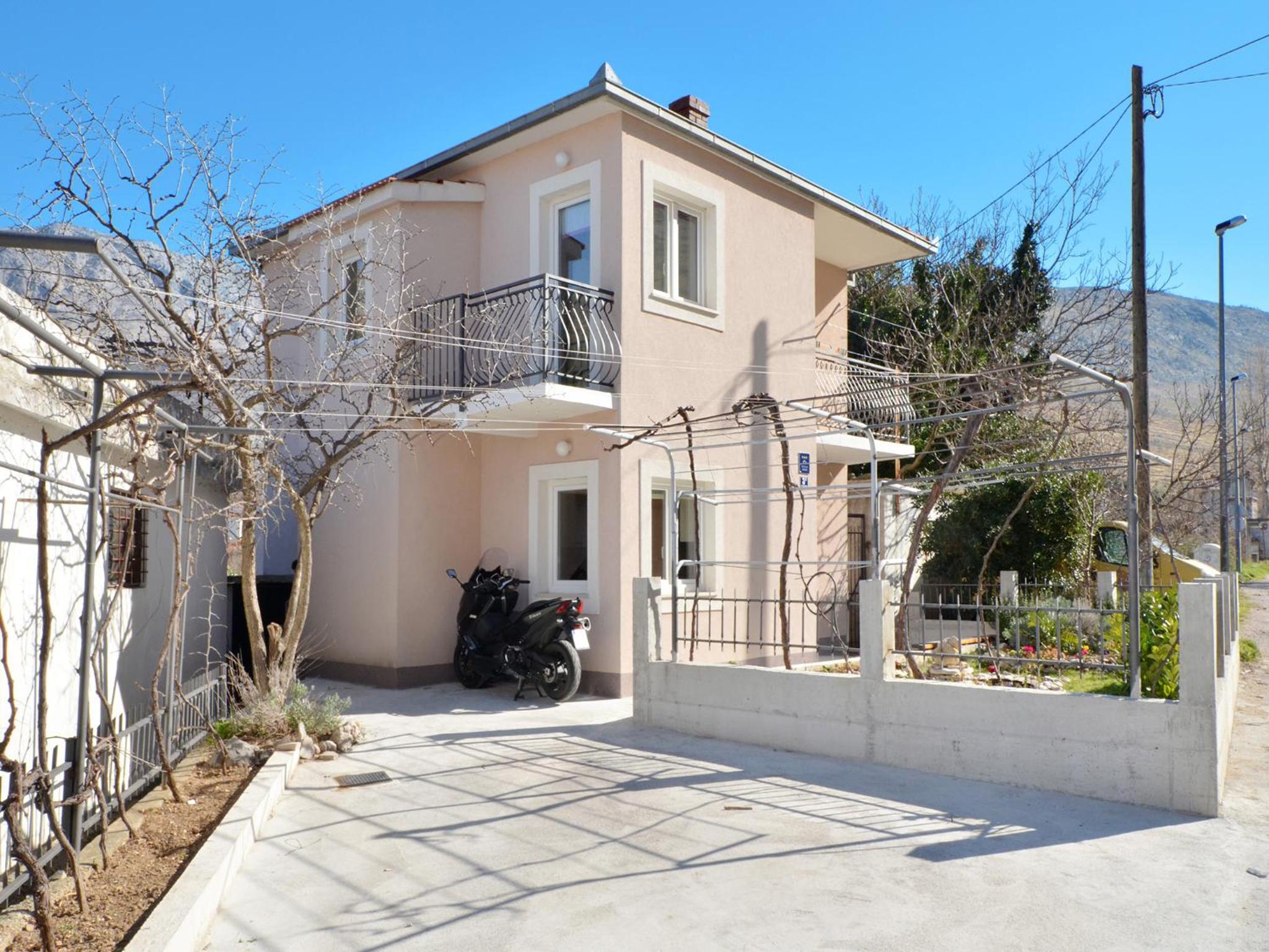 Three-Bedroom House photo 2