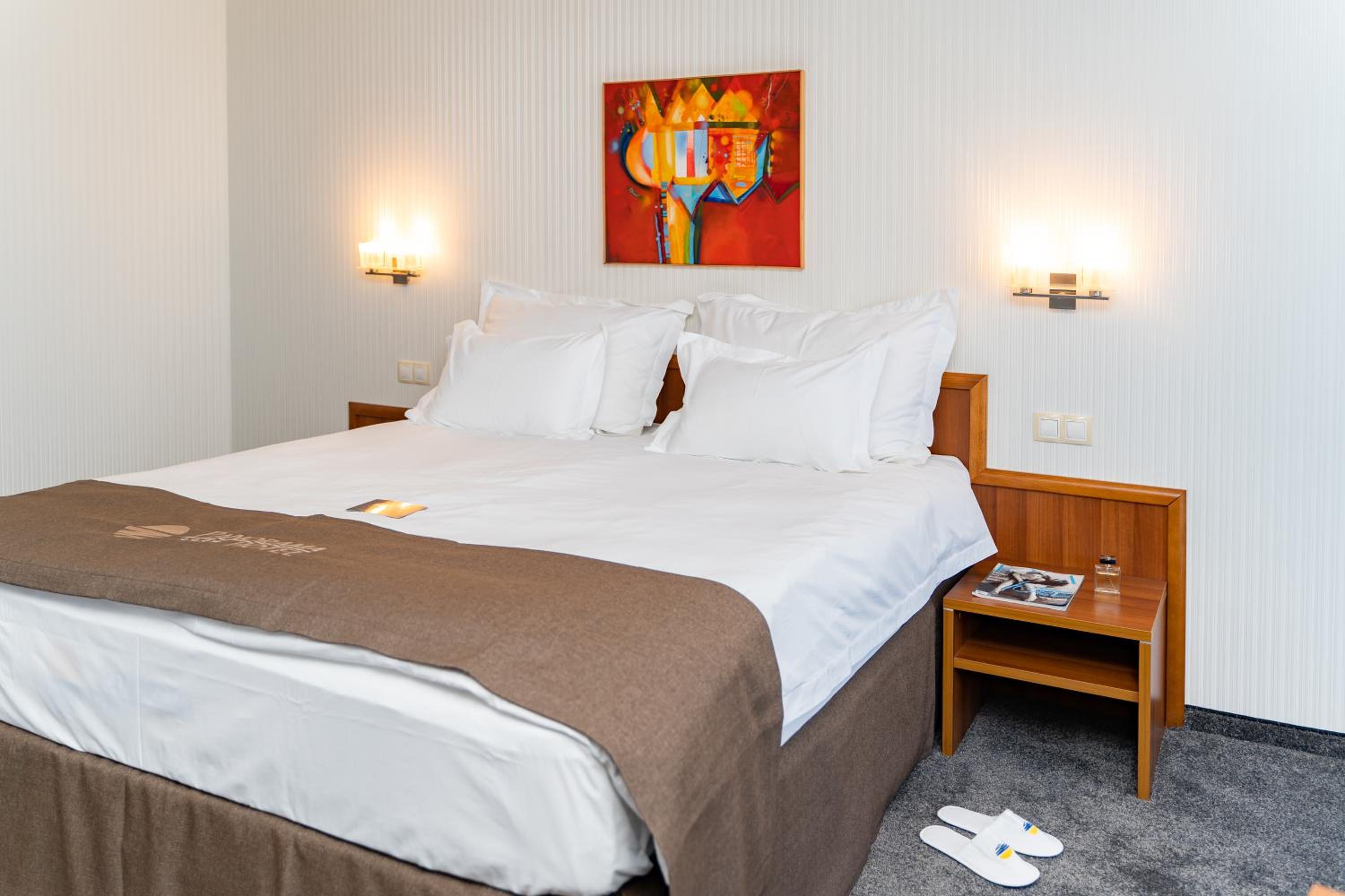 Deluxe Double Room with City View - Photo 1