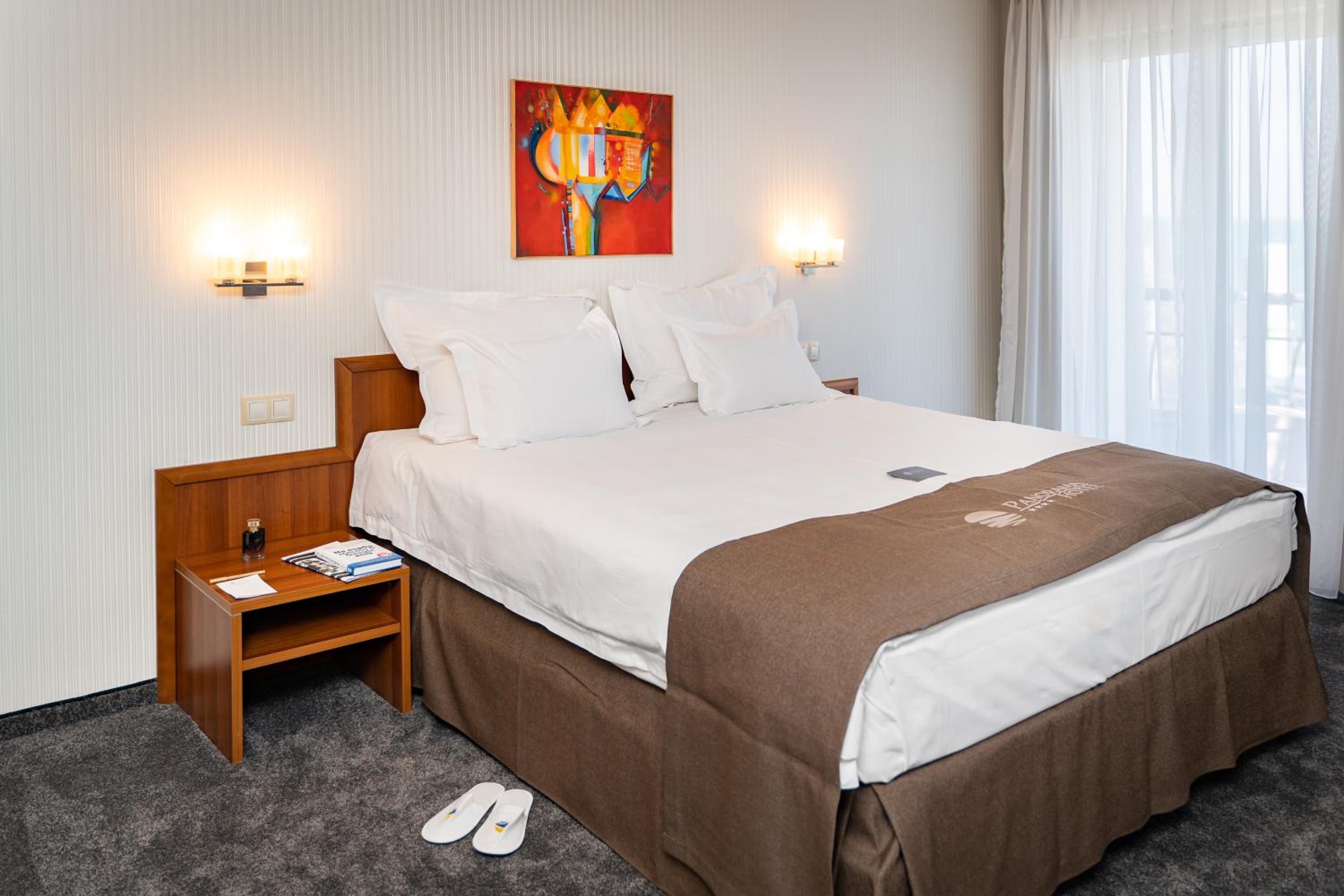 Deluxe Double Room with Sea View - Photo 12