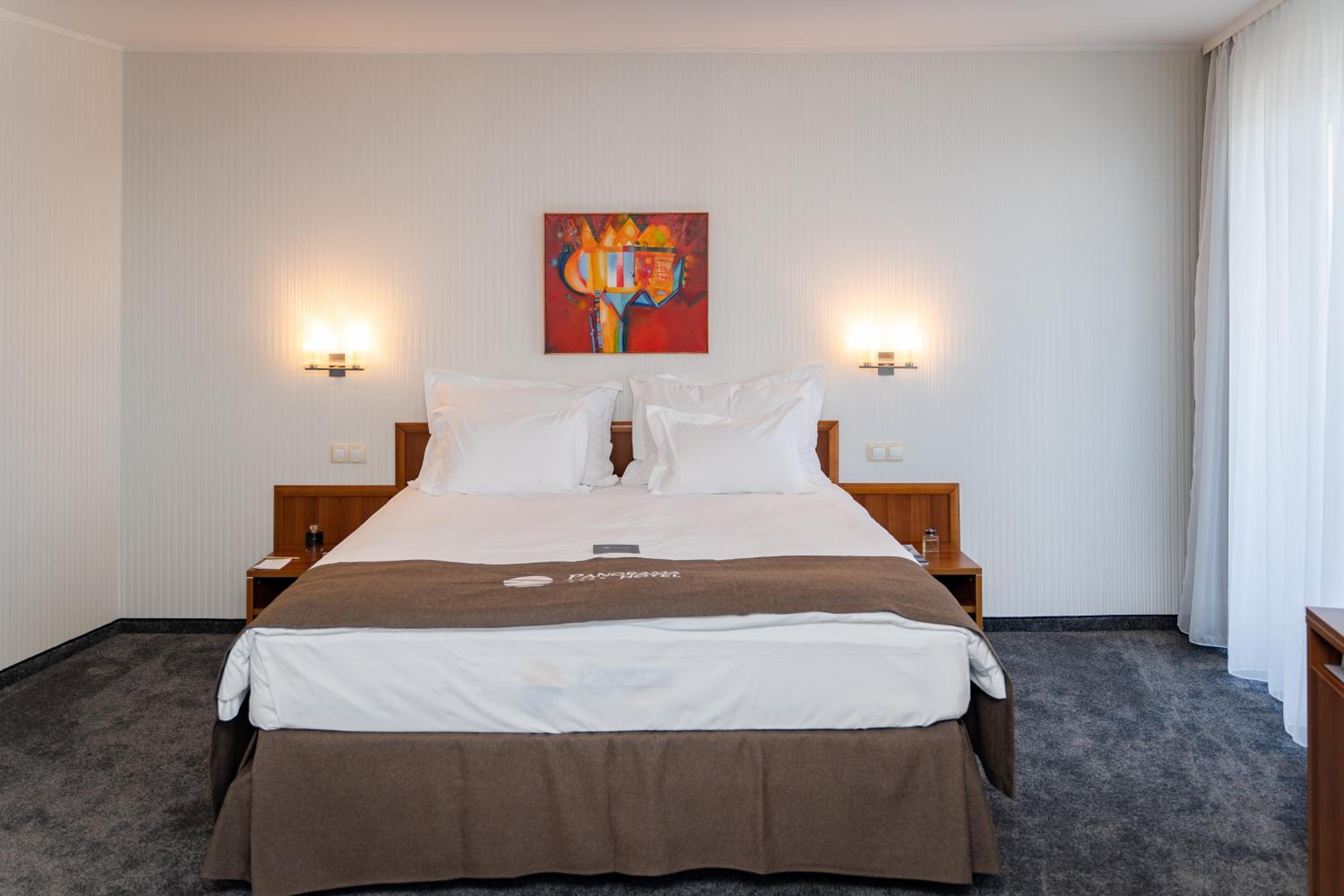 Deluxe Double Room with Sea View - Photo 11