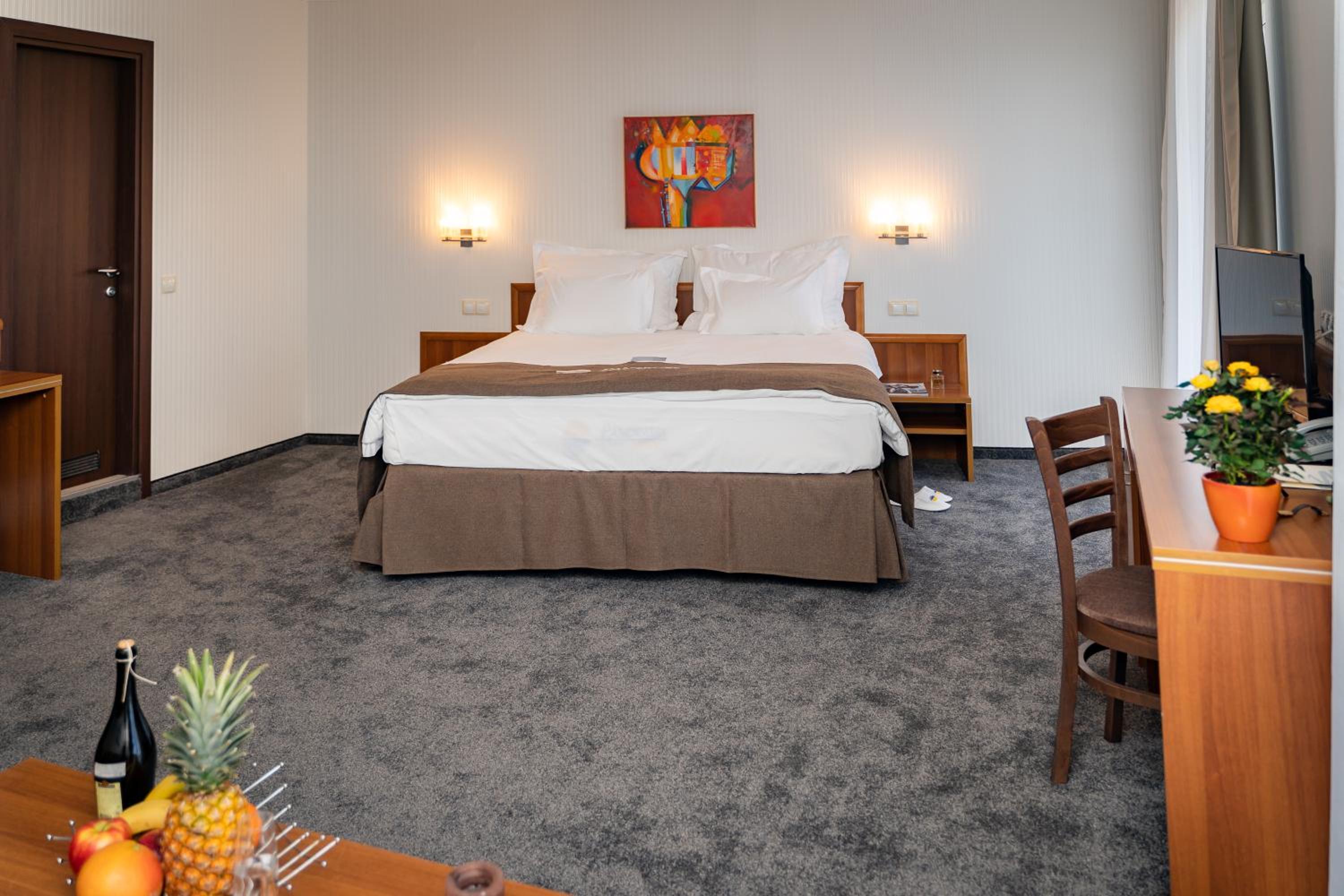 Deluxe Double Room with Sea View - Photo 4