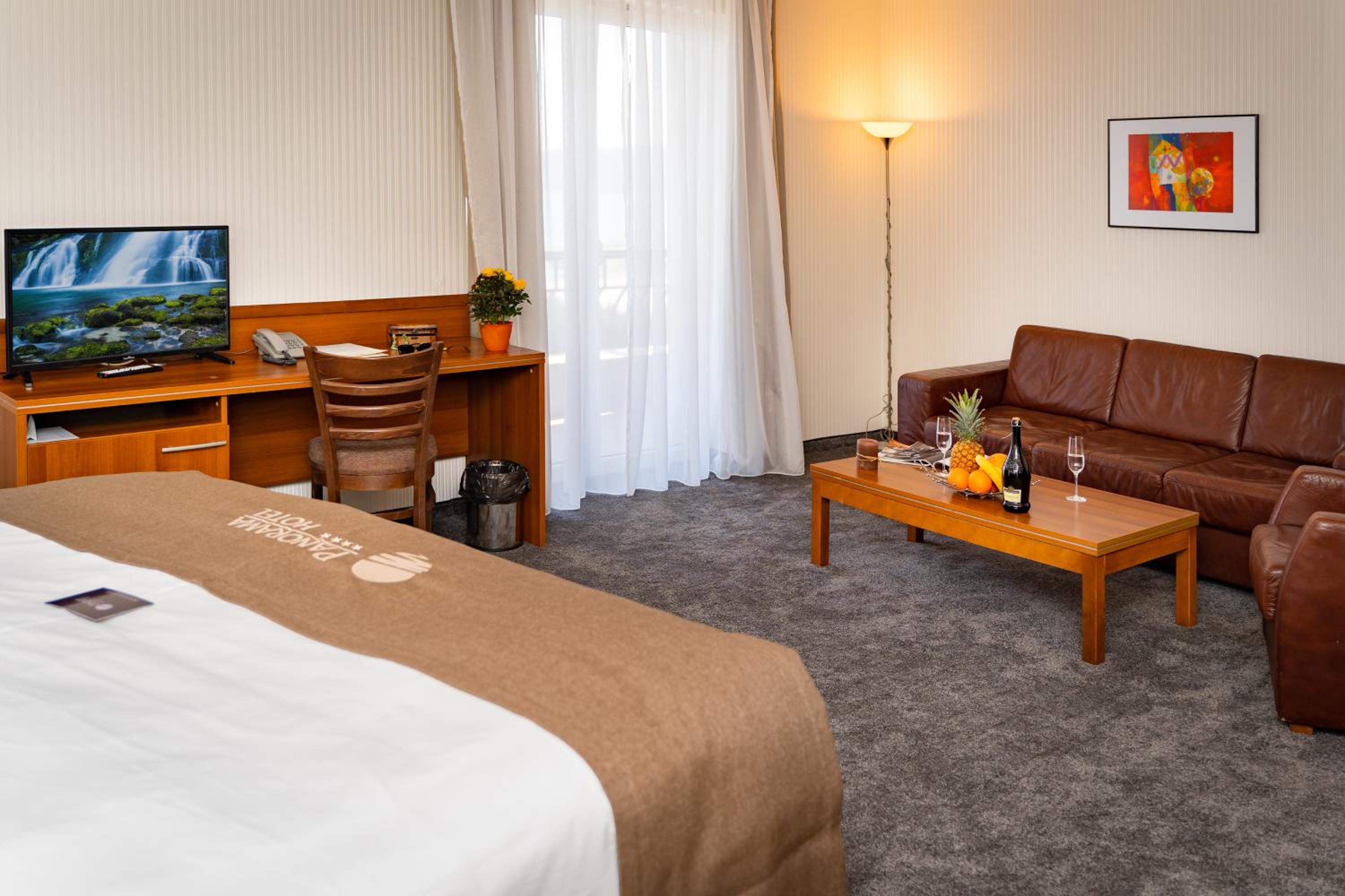 Deluxe Double Room with Sea View - Photo 9