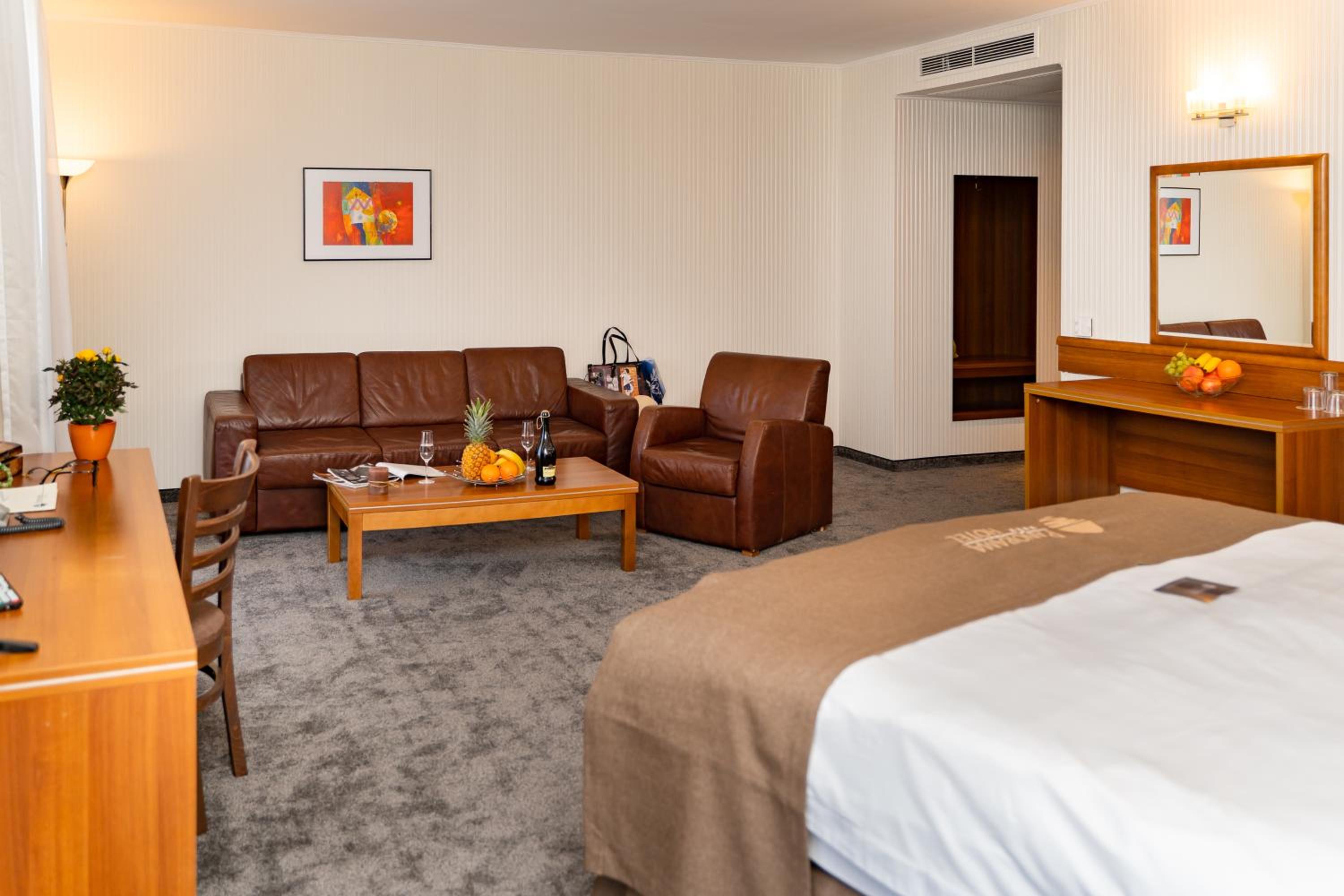 Deluxe Double Room with Sea View - Photo 7