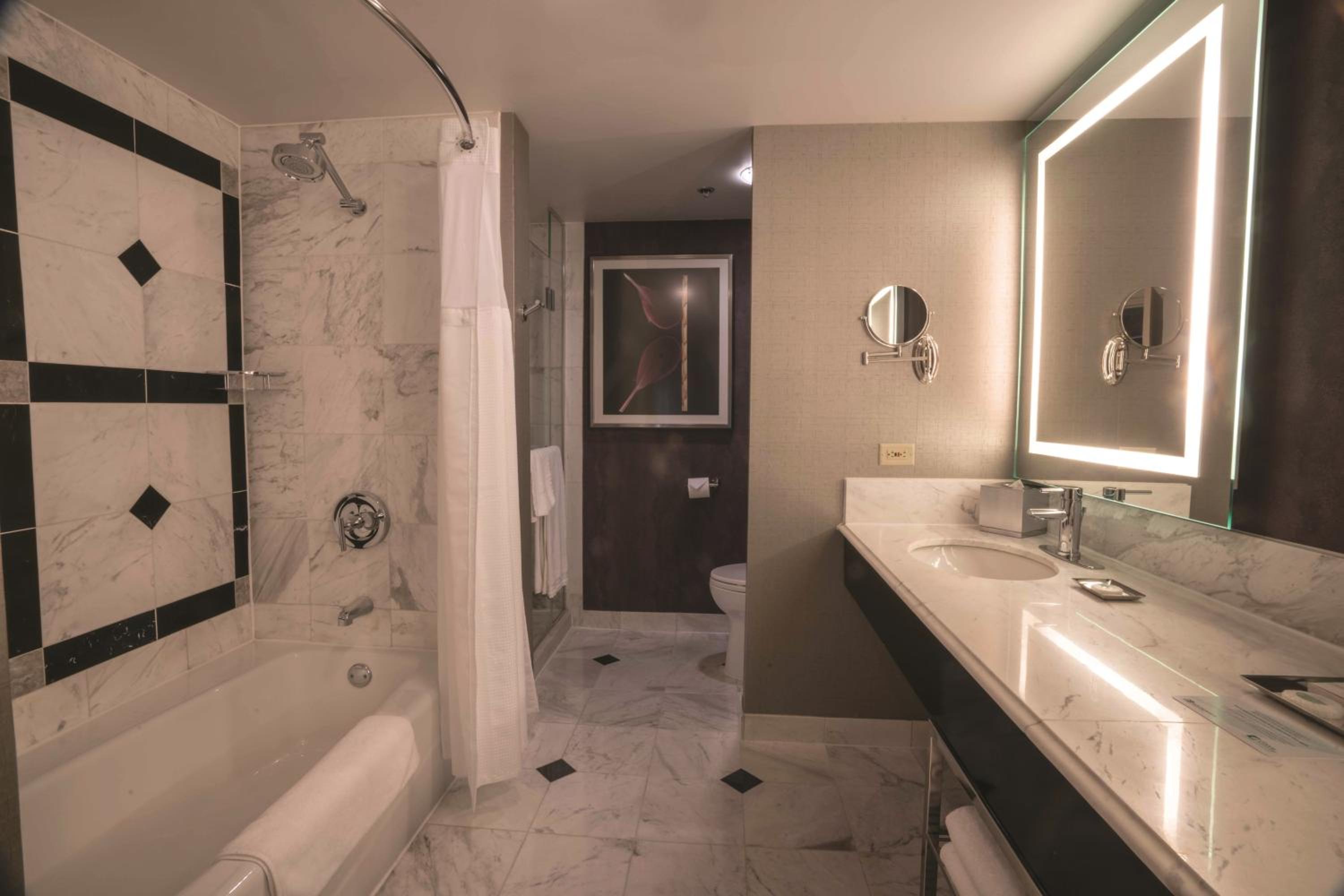 MGM Executive King Suite - Photo 4