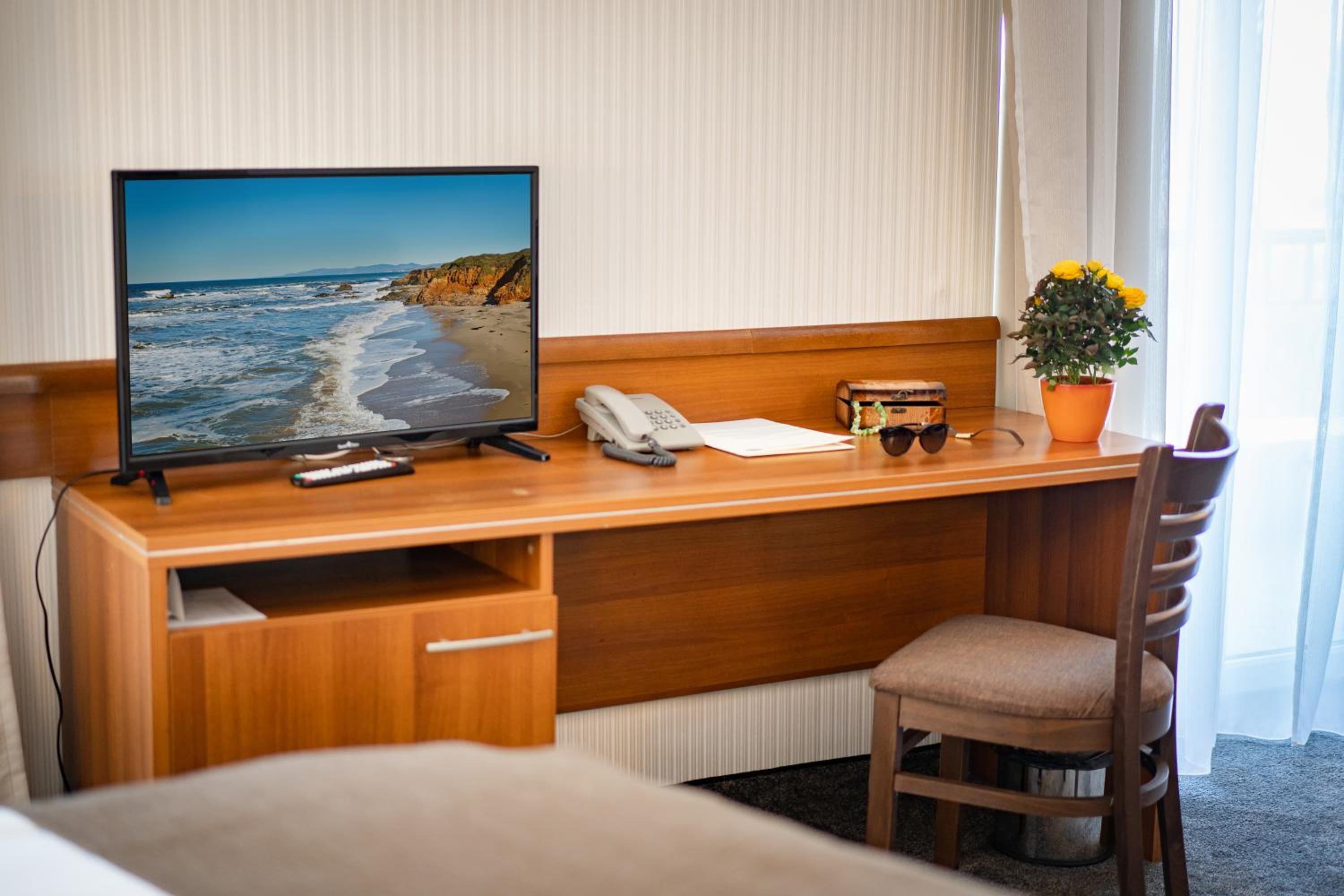 Standard Double Room with Sea View (2 Adults) - Photo 9