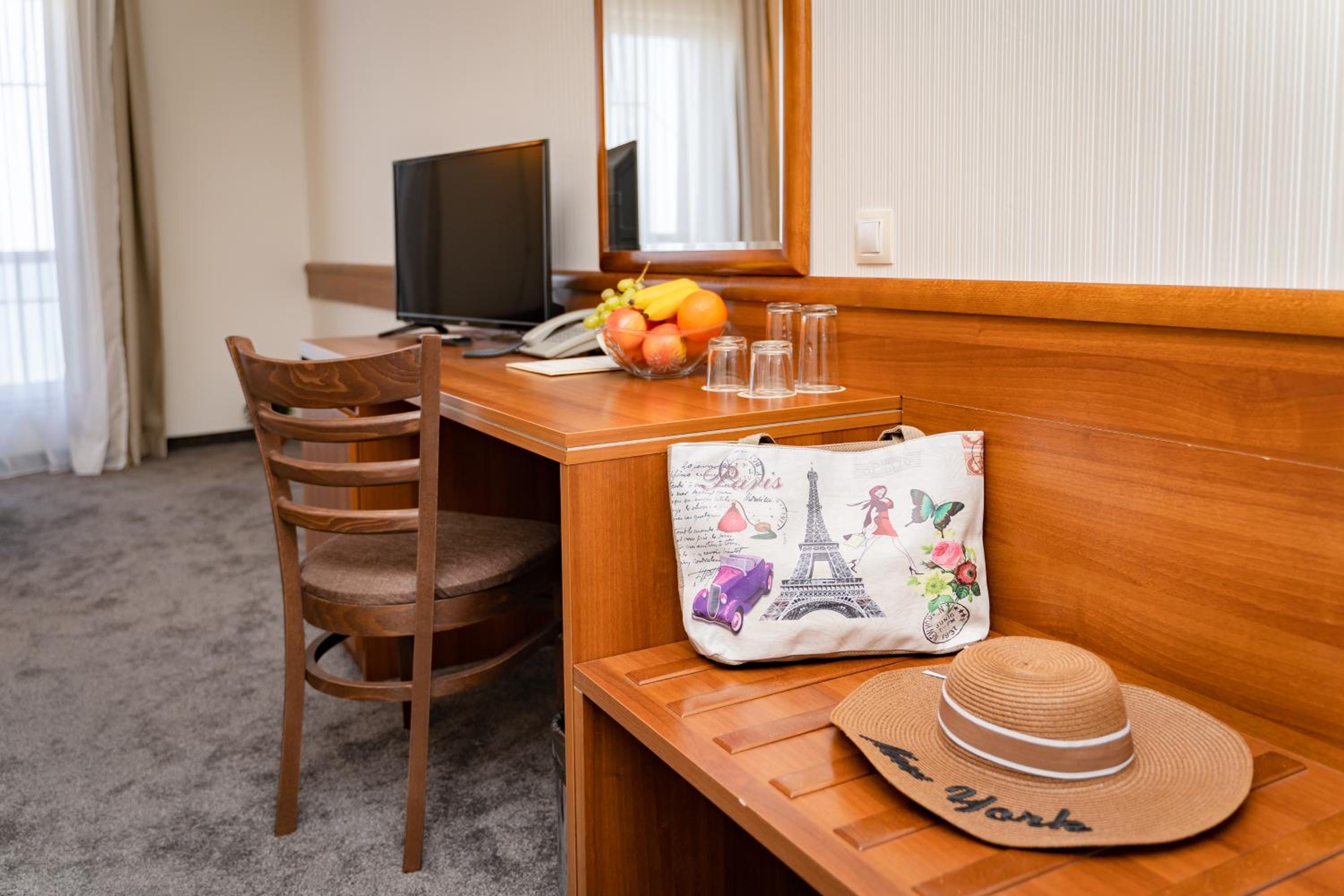 Double Room with Sea view (2 Adults + 1 Child ) - Photo 5