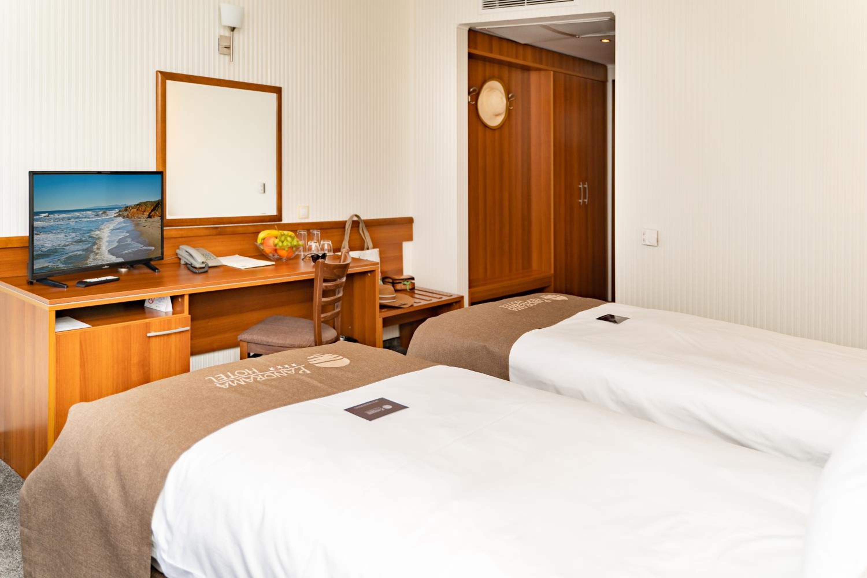Standard Double Room with Sea View (2 Adults) - Photo 10