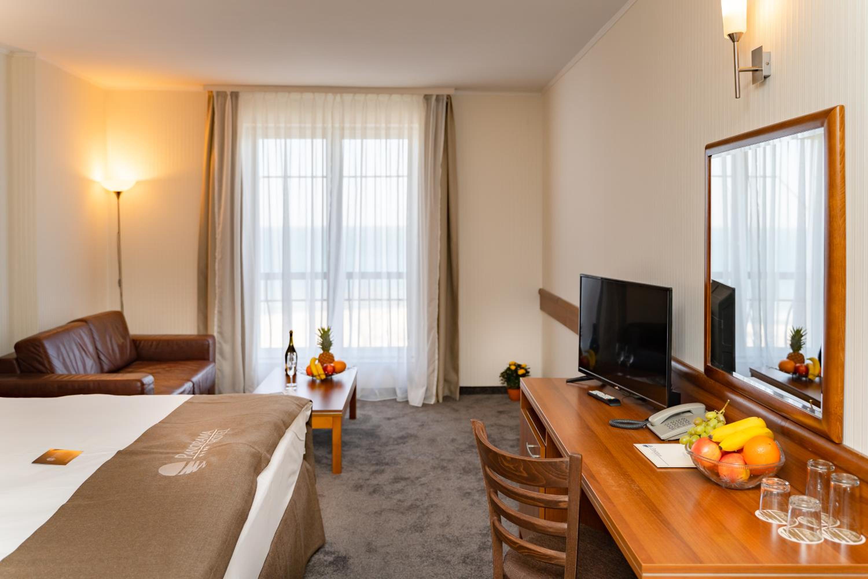 Double Room with Sea view (2 Adults + 1 Child ) - Photo 12