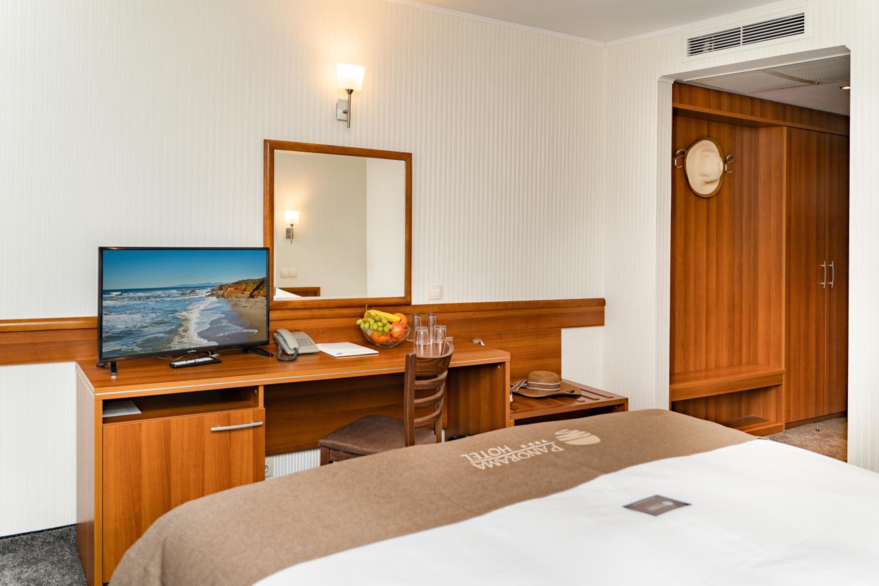Double Room with Sea view (2 Adults + 1 Child ) - Photo 4