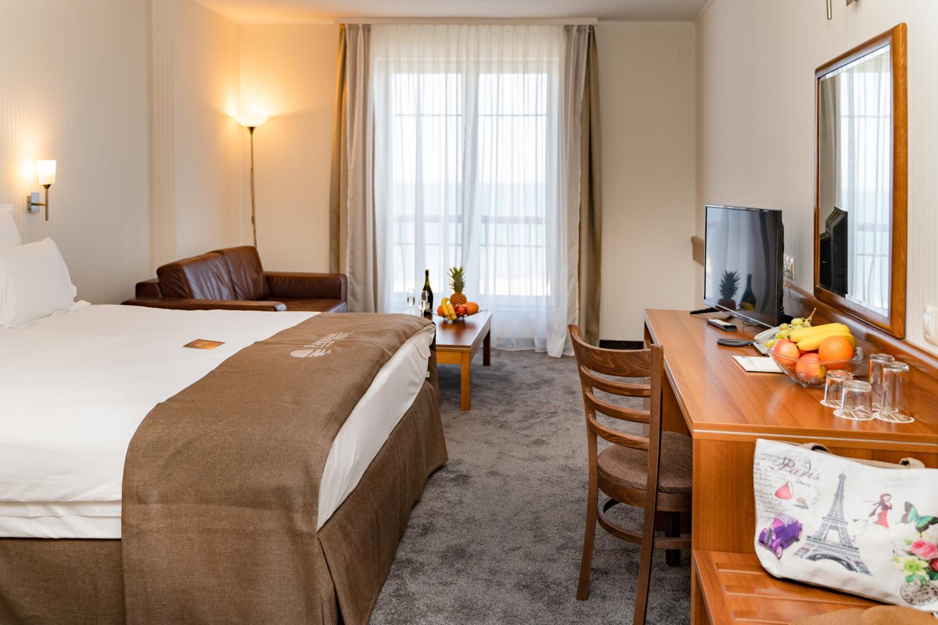 Double Room with Sea view (2 Adults + 1 Child ) - Photo 1